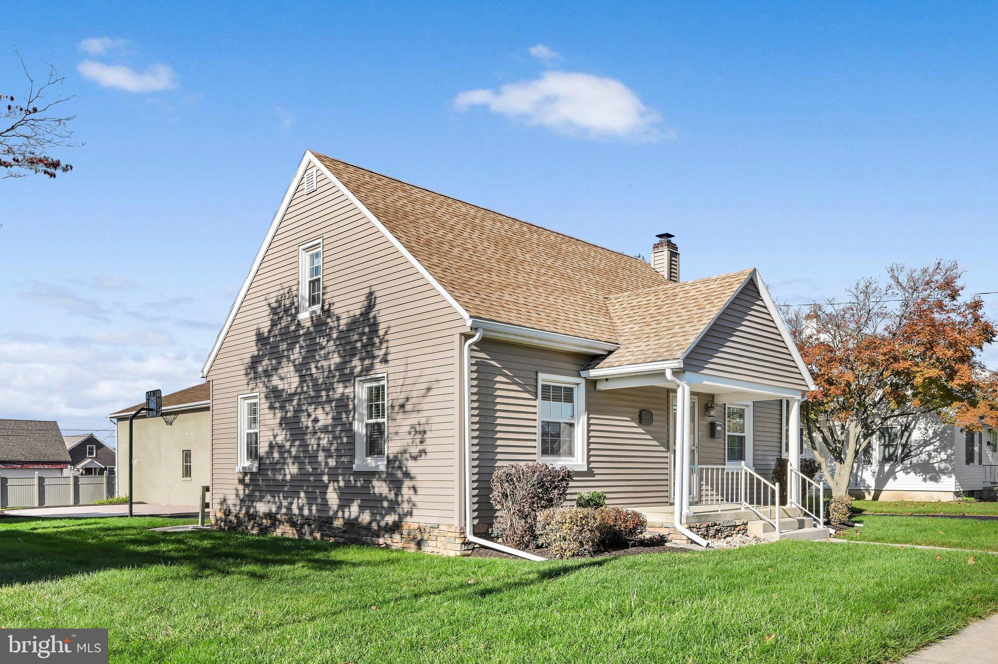 223 W Walnut St, Palmyra, PA 17078 photo