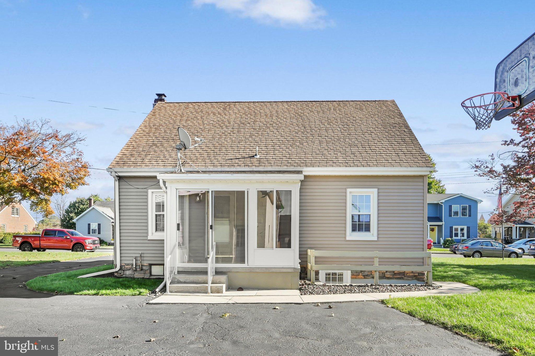 223 W Walnut St, Palmyra, PA 17078 photo