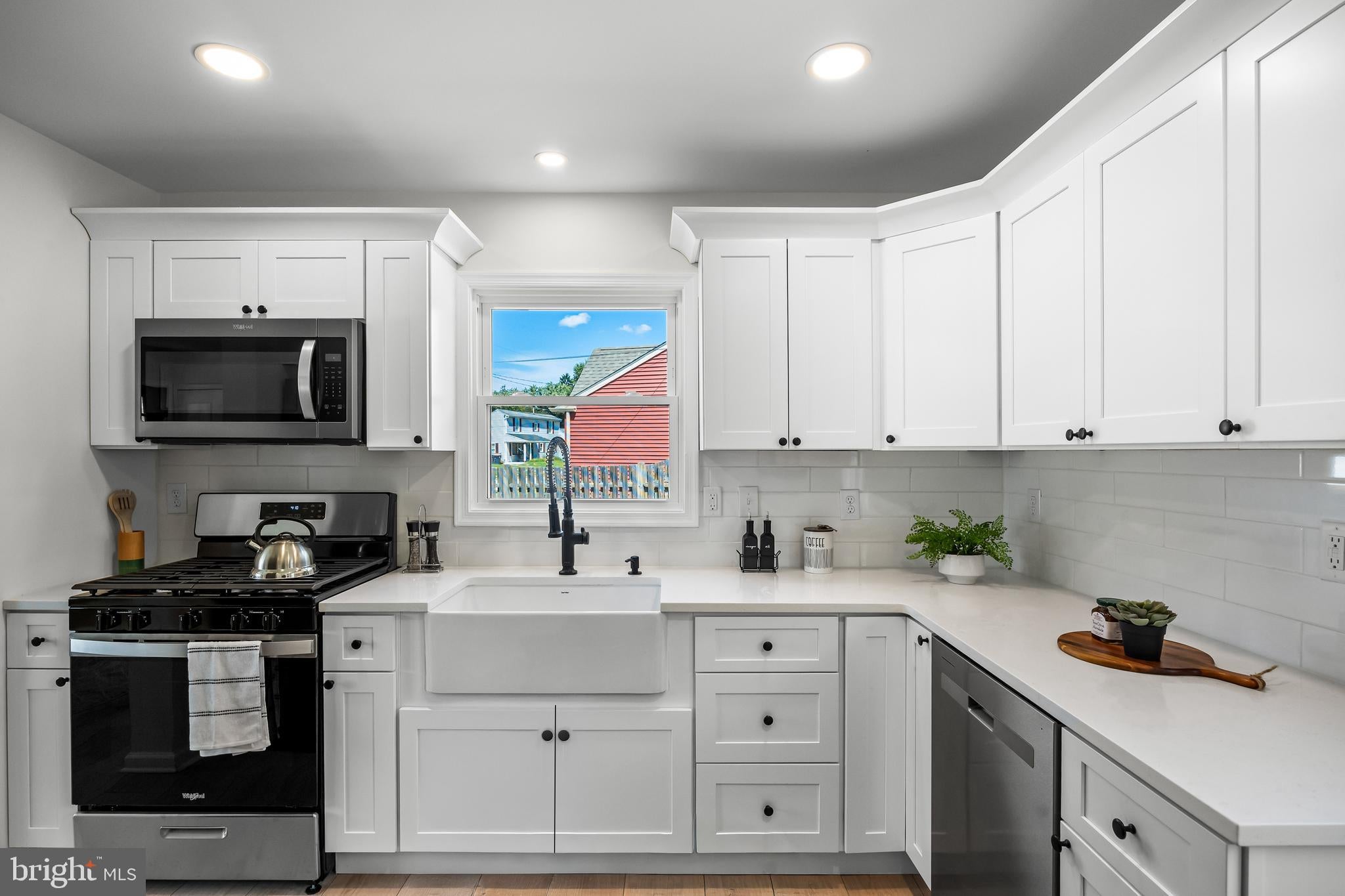 6 Holly Dr, West Berlin, NJ 08091 photo