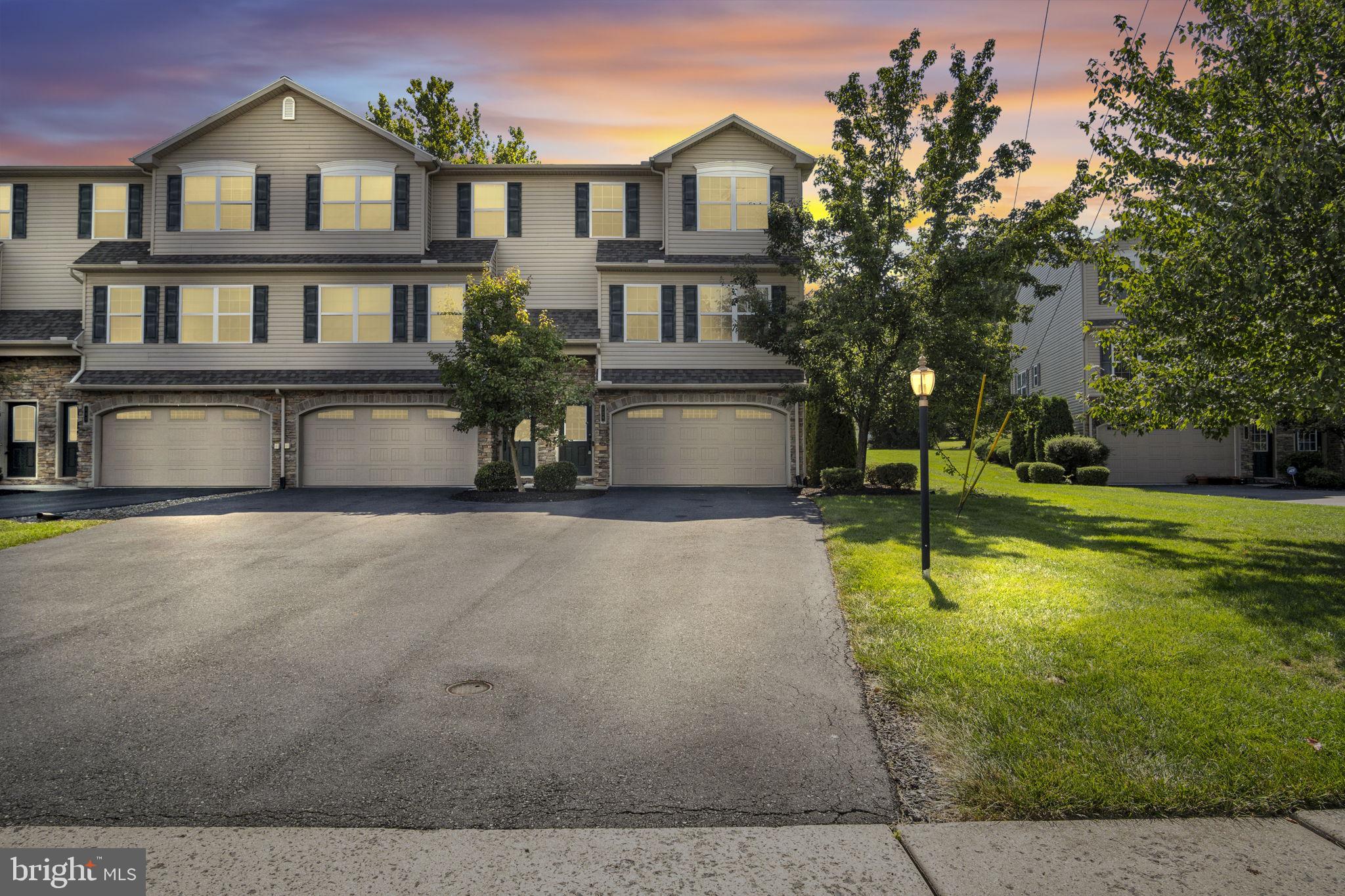 128 Schoolhouse Ln, Mechanicsburg, PA 17055