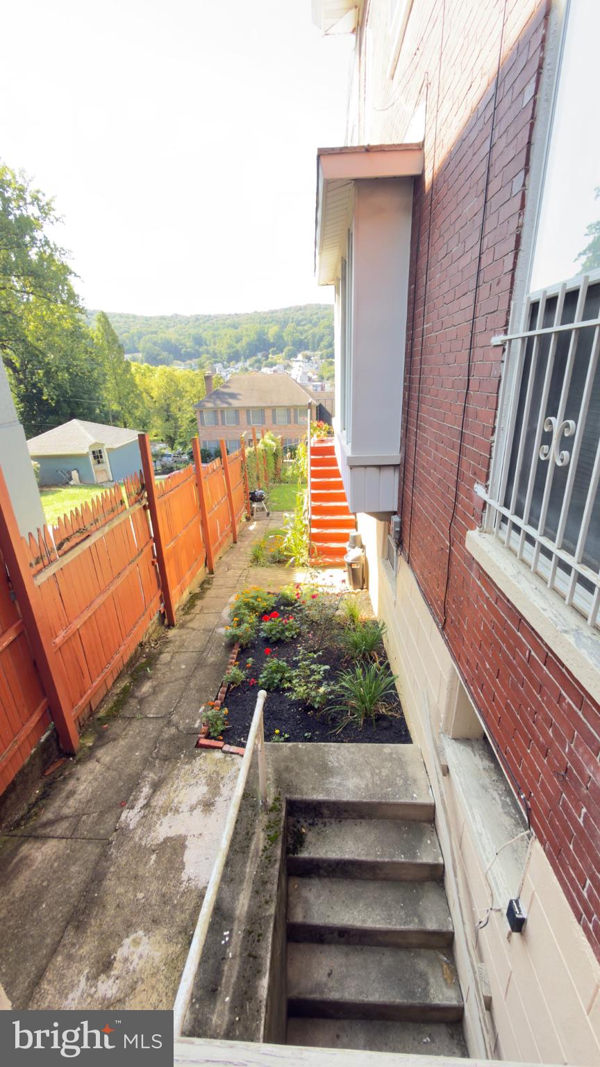 1742 Mineral Spring Rd, Reading, PA 19602 photo