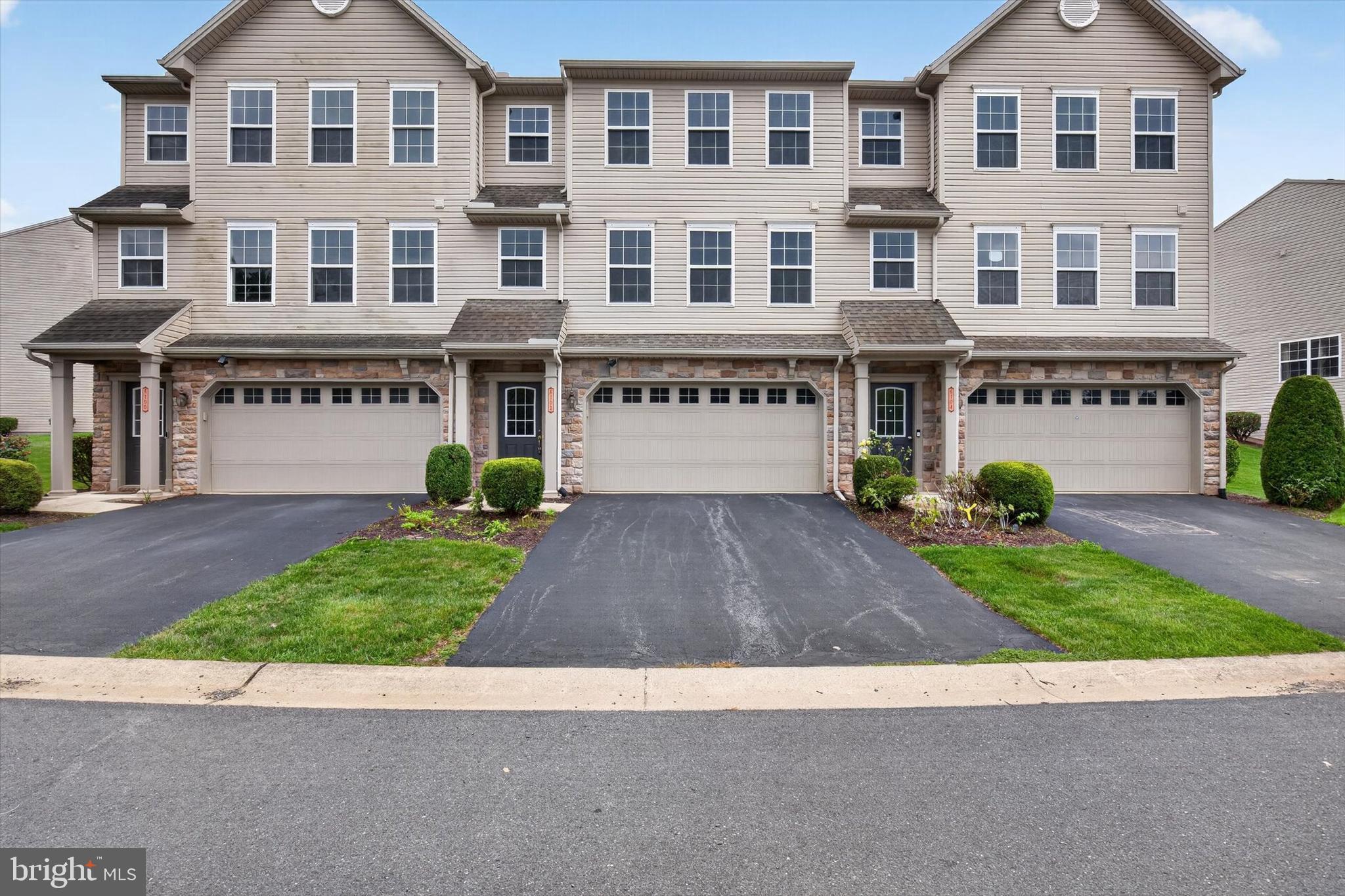 6102 Galleon Dr, Mechanicsburg, PA 17050