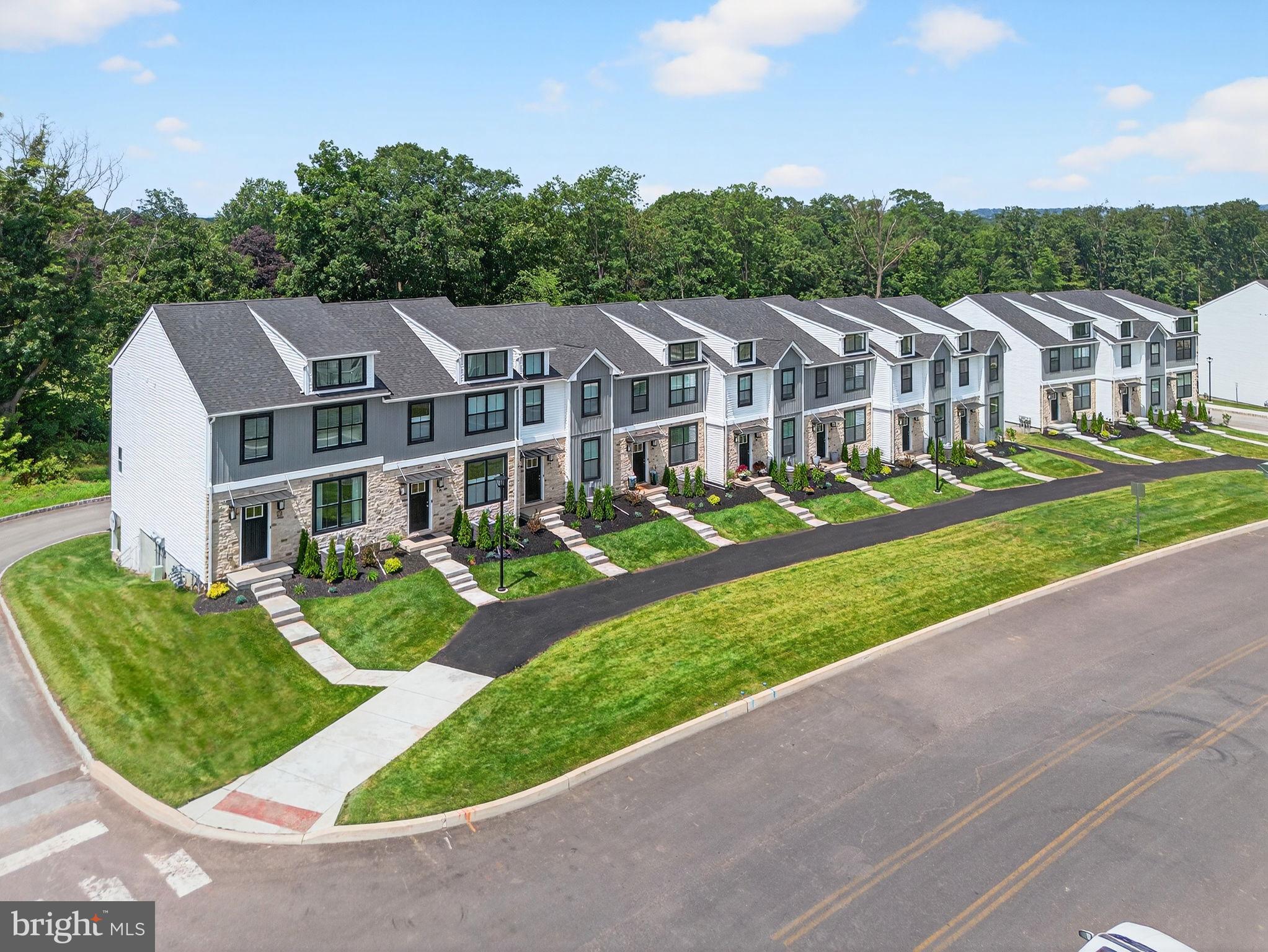 628 Oak Dr, Harleysville, PA 19438