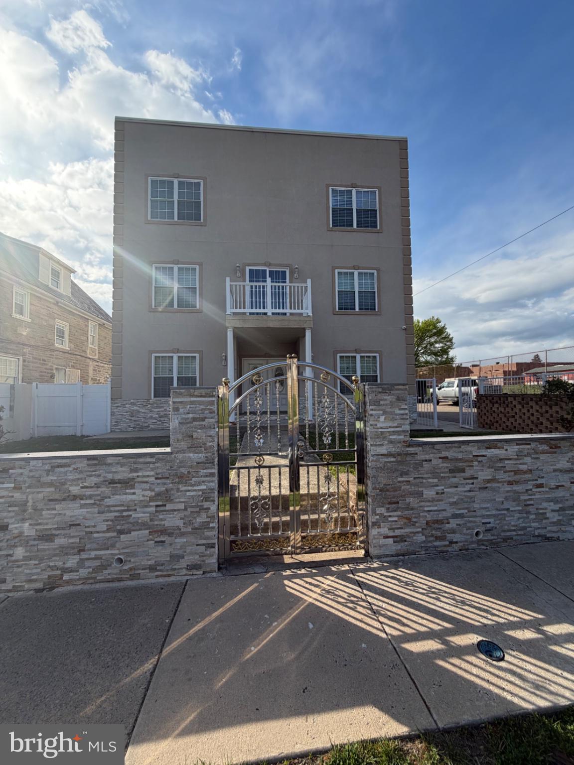 7804 Large St, Philadelphia, PA 19152