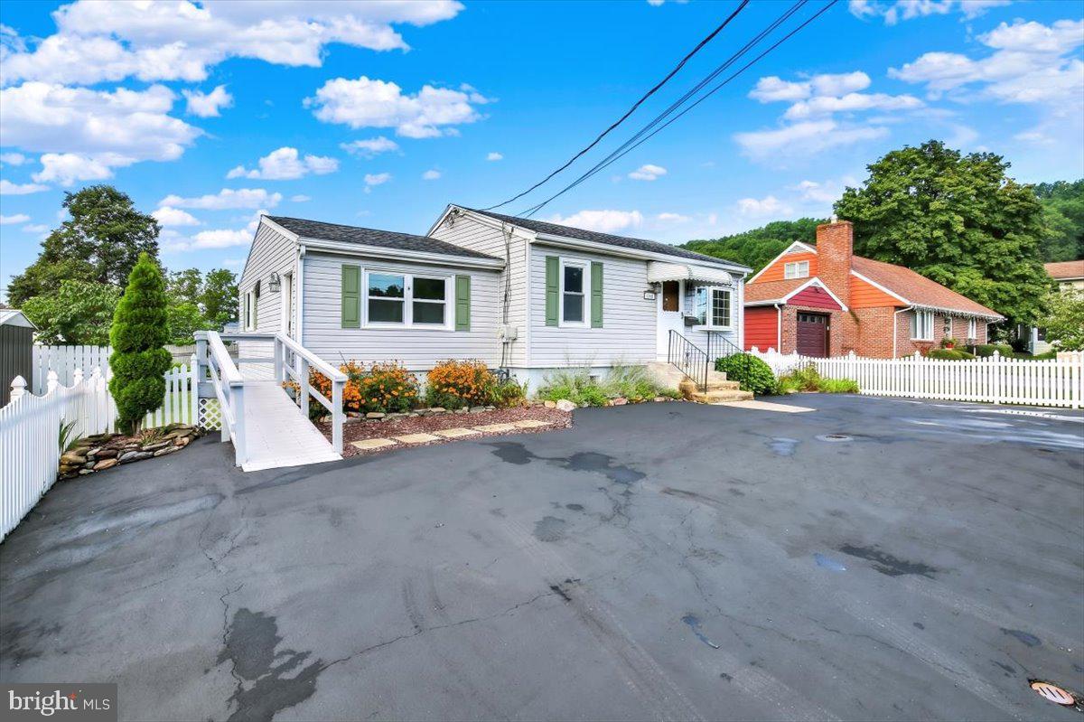 216 Vesper Ave, Reading, PA 19606 photo