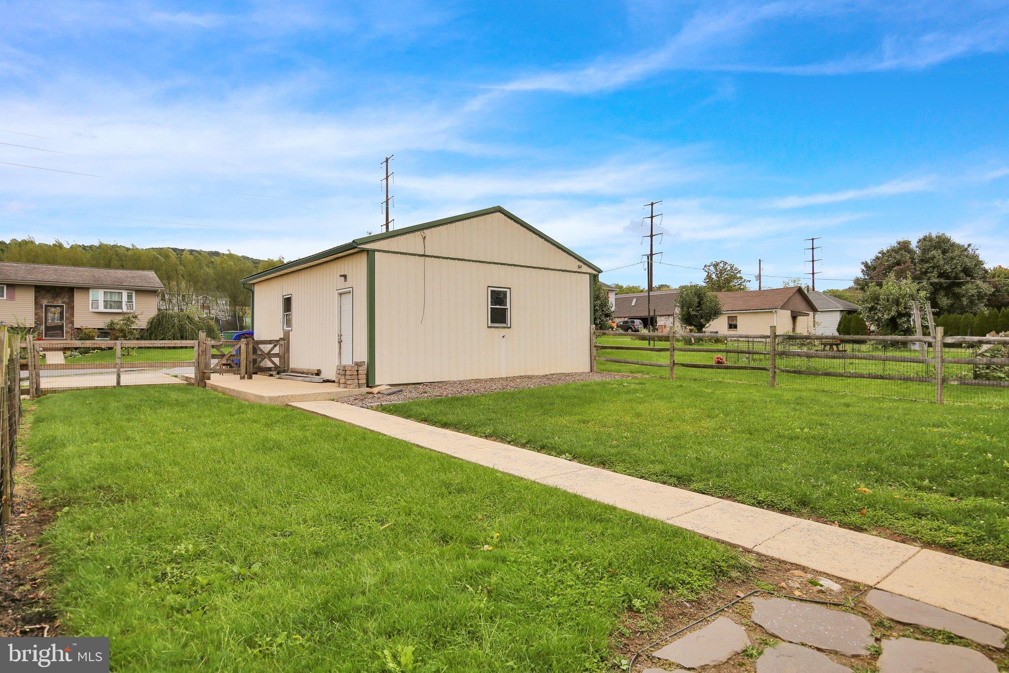 500 W Penn Ave, Robesonia, PA 19551 photo