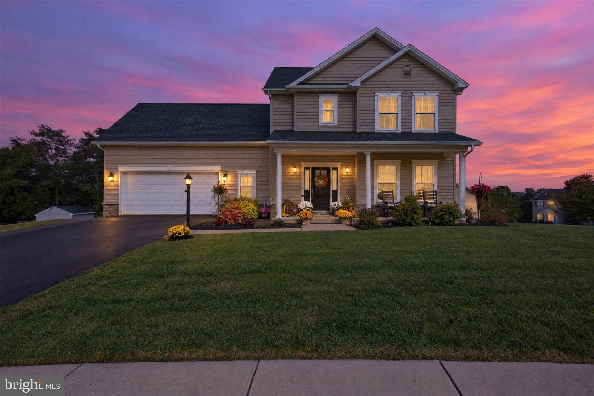 10 Holly Ln, Etters, PA 17319