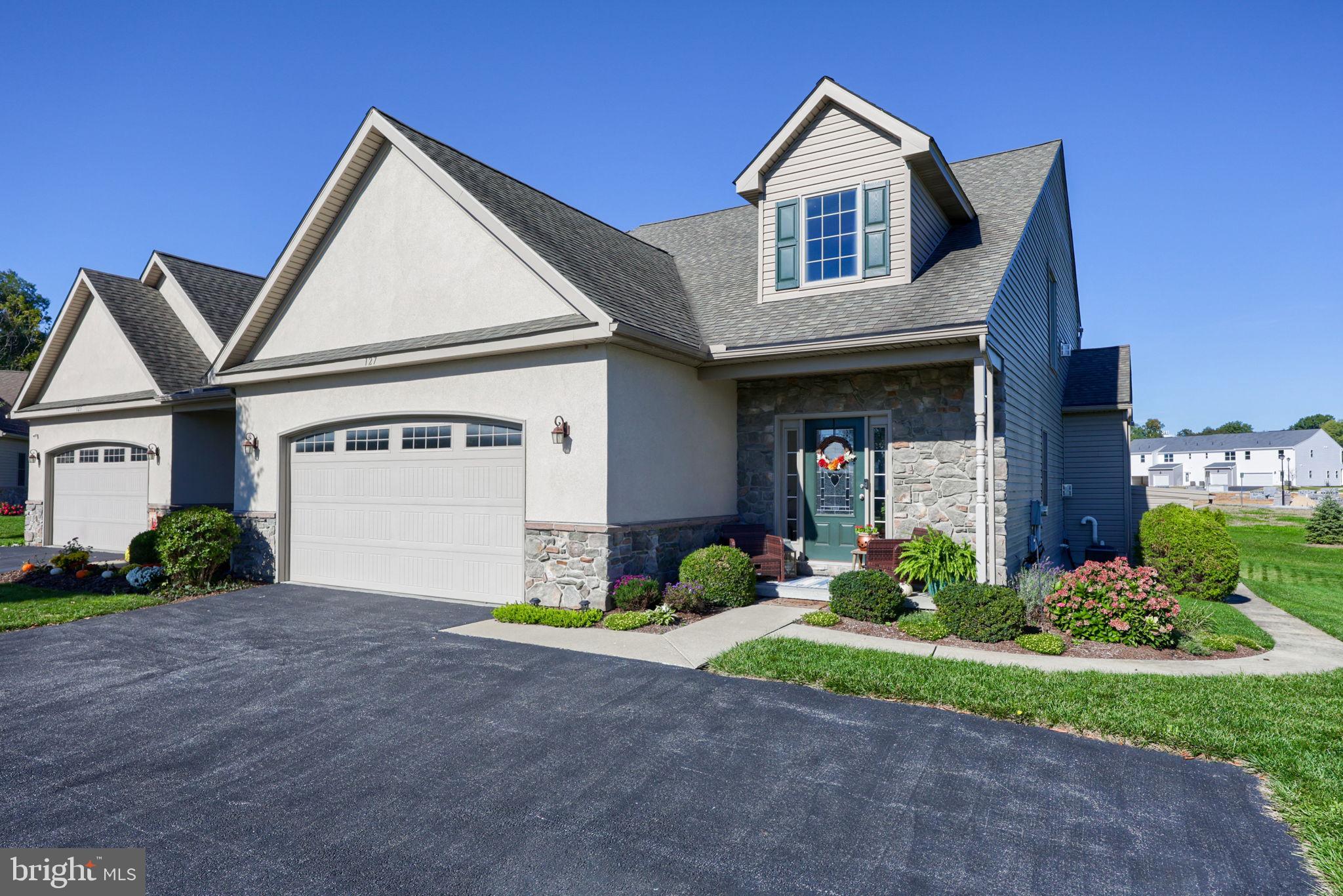 127 Anna Ln, Elizabethtown, PA 17022