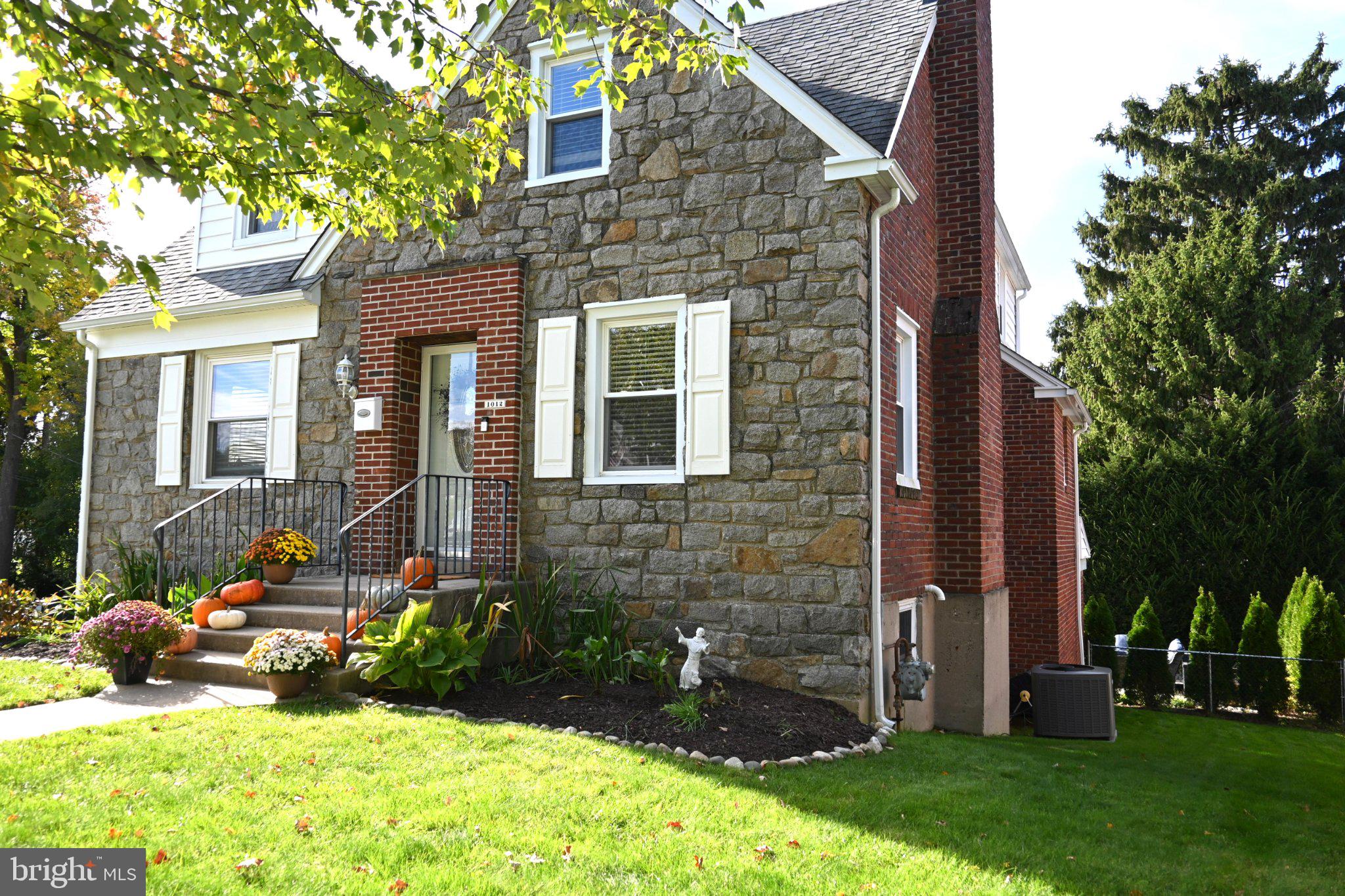 1012 Edgewood Dr, Springfield, PA 19064