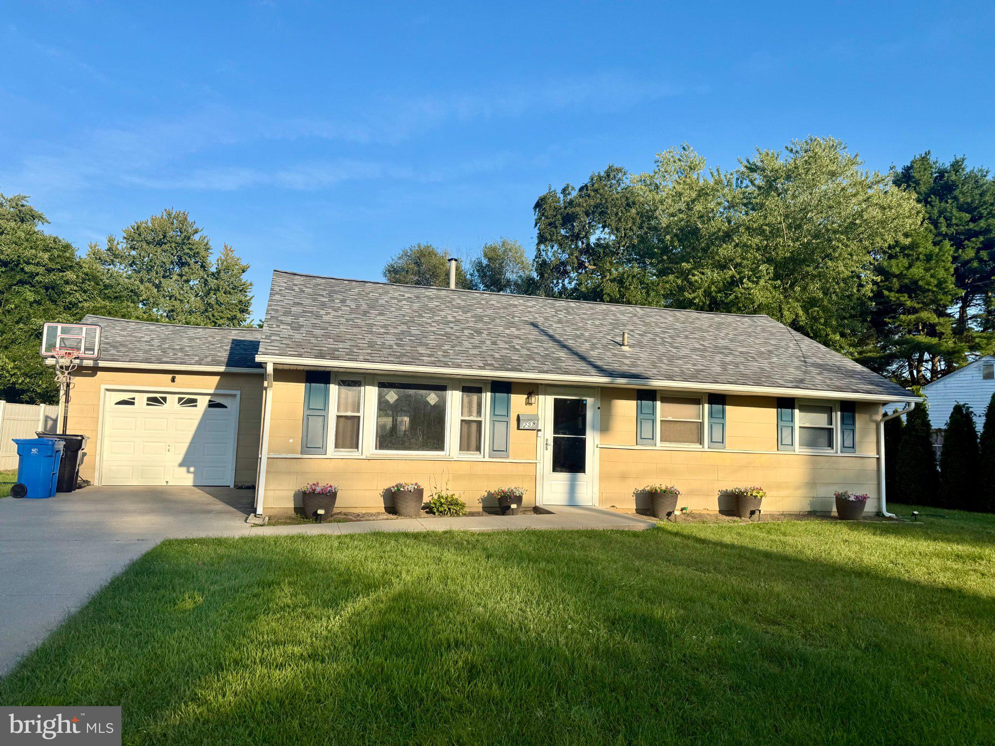 259 Dennis Dr, Clayton, NJ 08312
