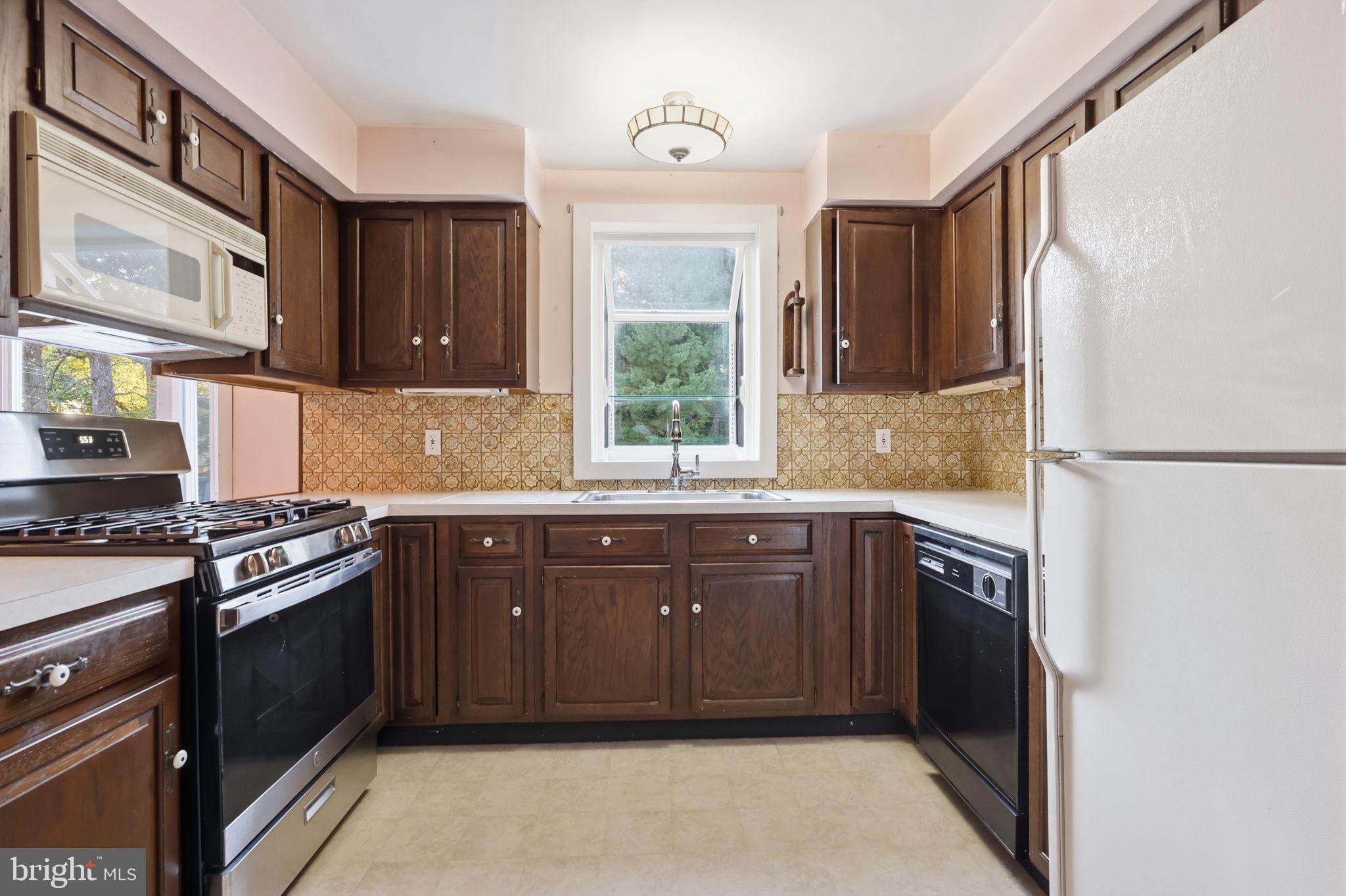 208 N Hawthorne Ave, Langhorne, PA 19047 photo