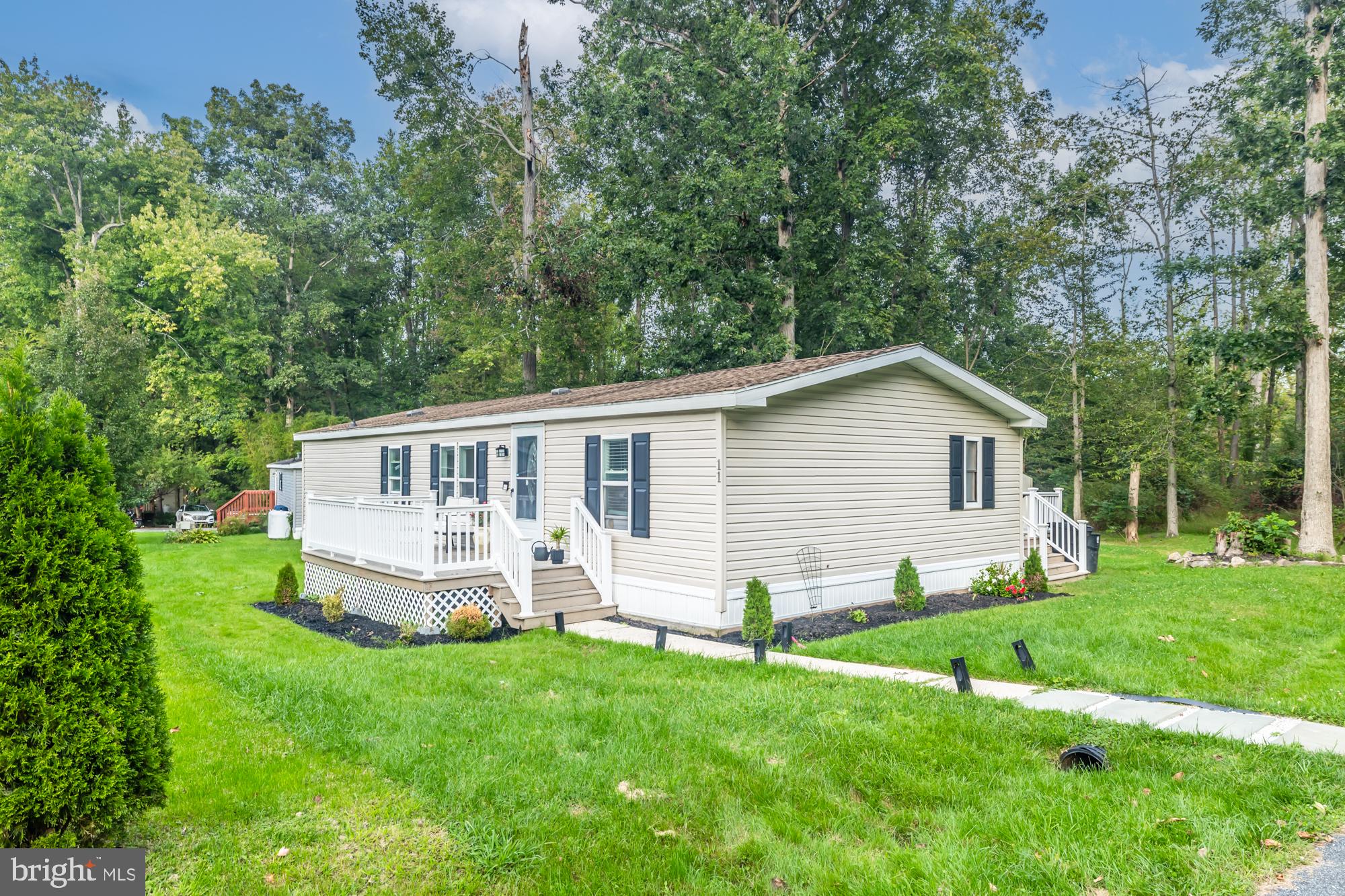 11 Comanche Ln, Honey Brook, PA 19344