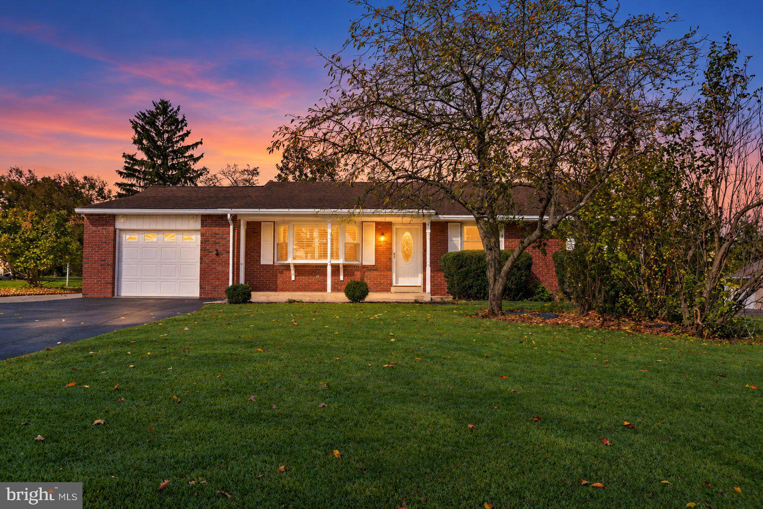 31 Oak St, Gilbertsville, PA 19525