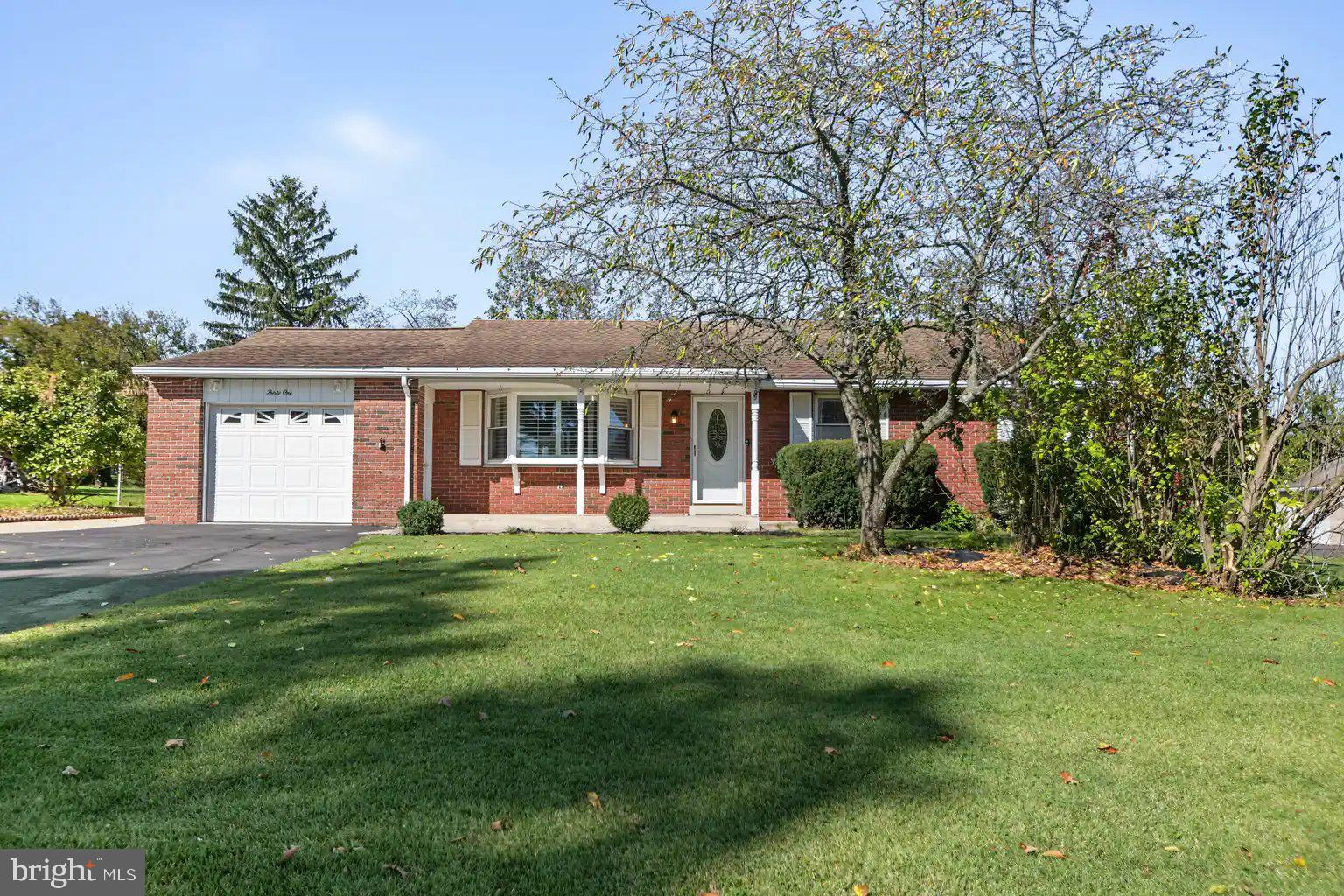 31 Oak St, Gilbertsville, PA 19525 photo