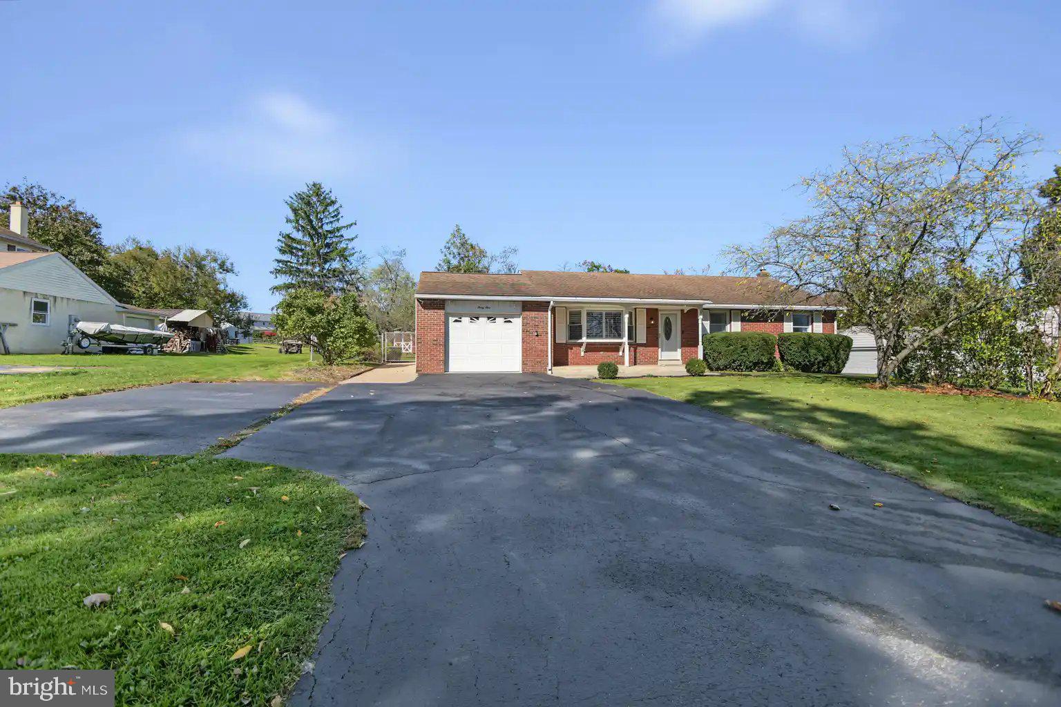 31 Oak St, Gilbertsville, PA 19525 photo