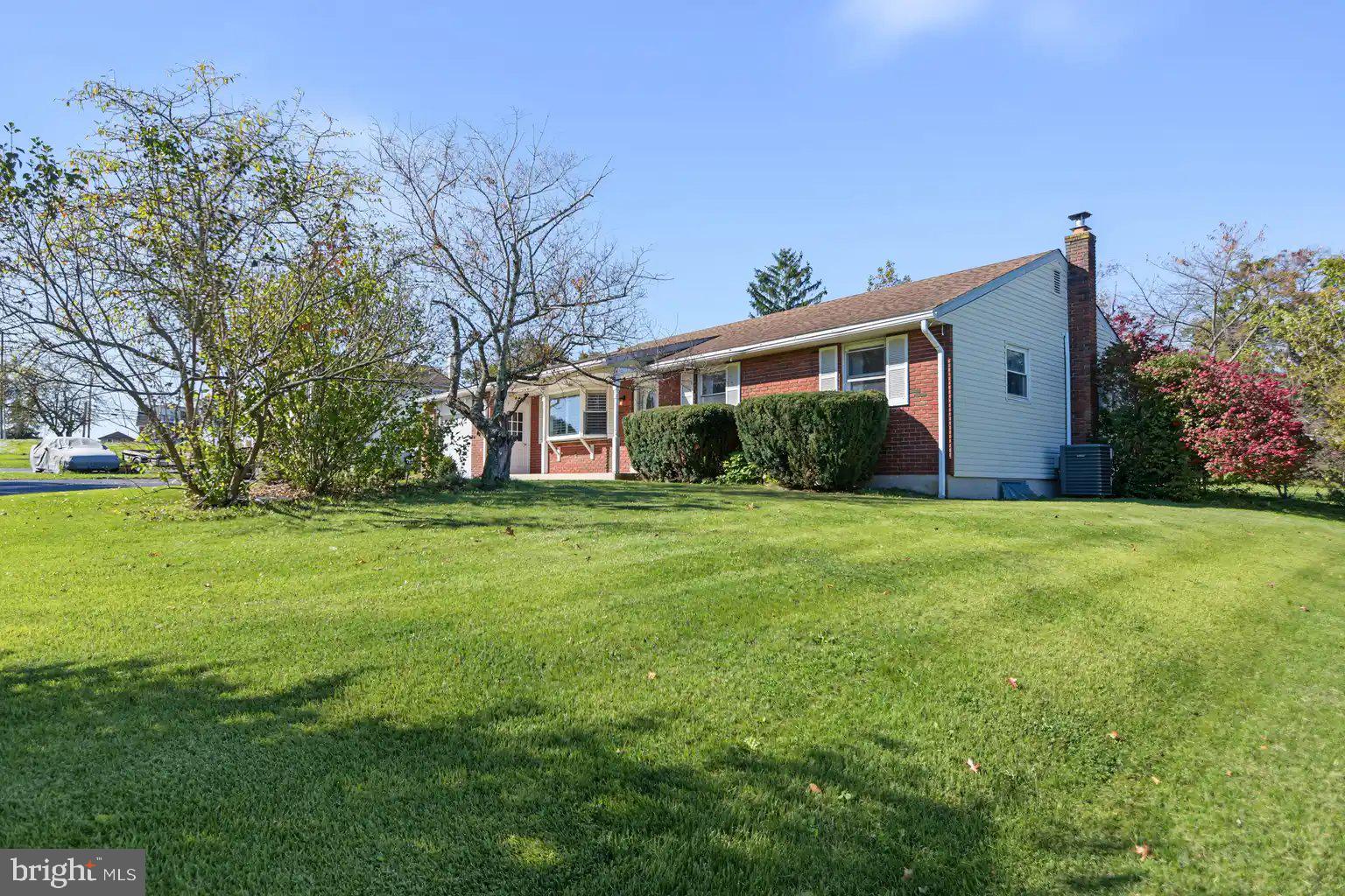 31 Oak St, Gilbertsville, PA 19525 photo