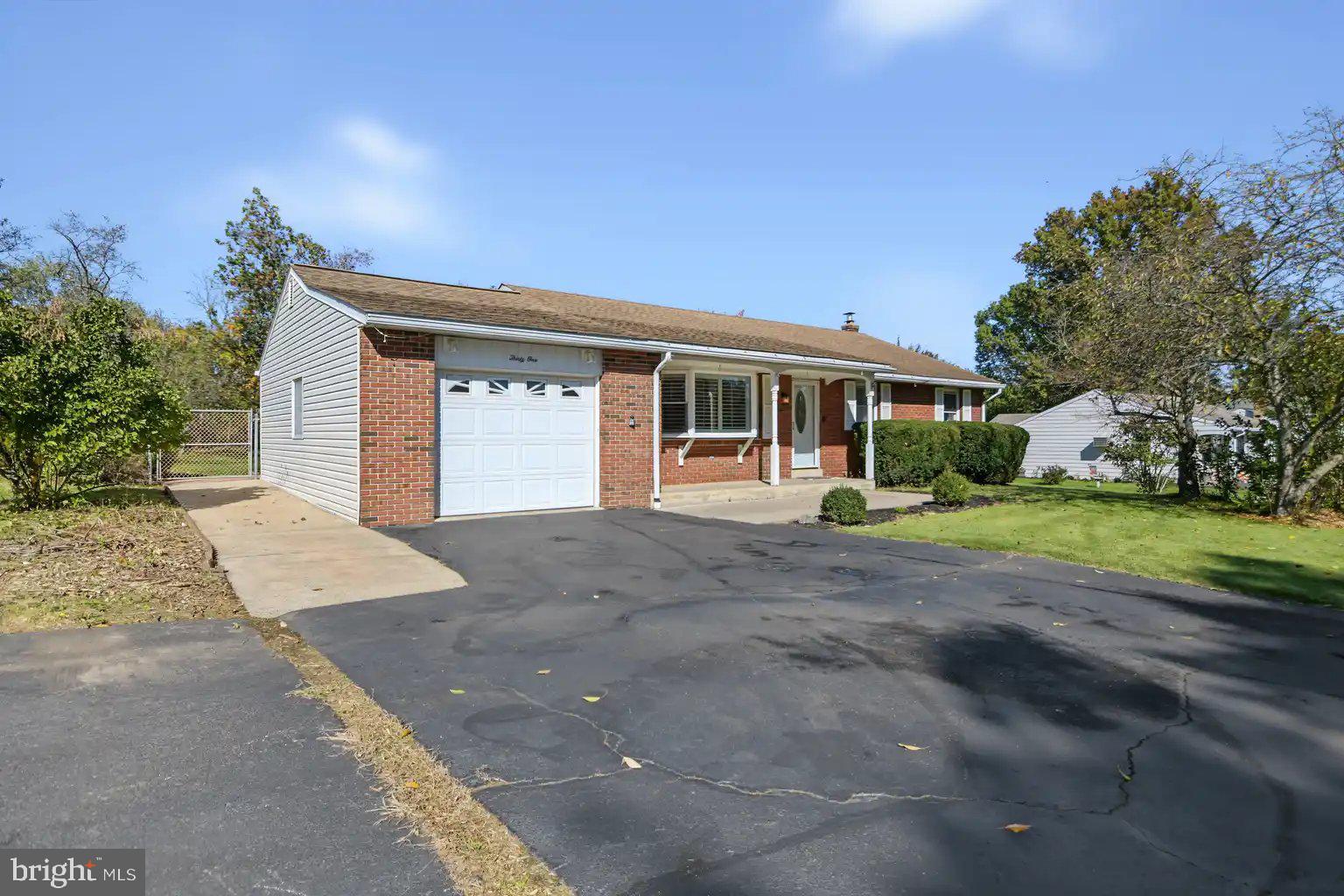 31 Oak St, Gilbertsville, PA 19525 photo