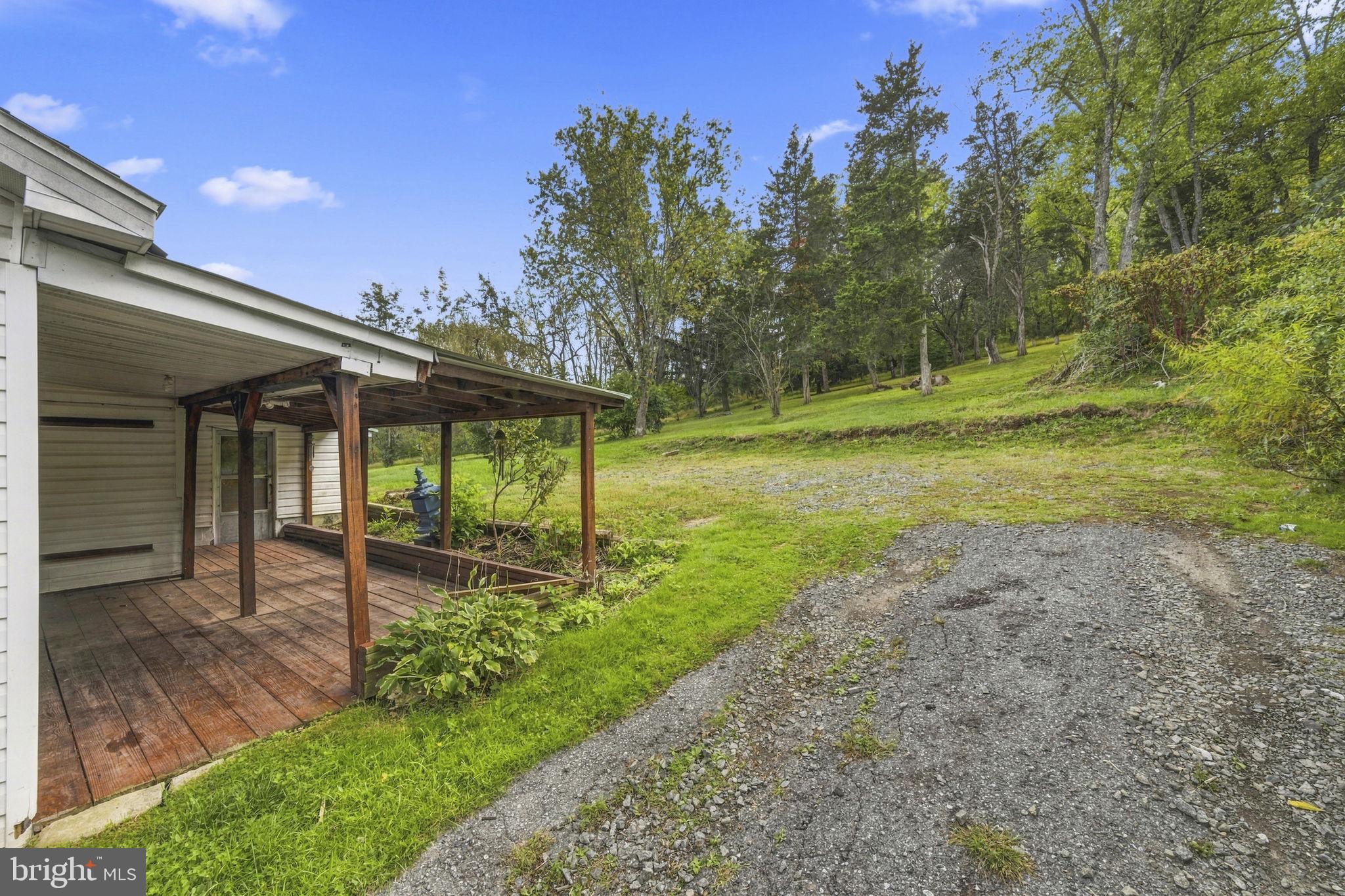 640 Walnut Rd, Birdsboro, PA 19508 photo