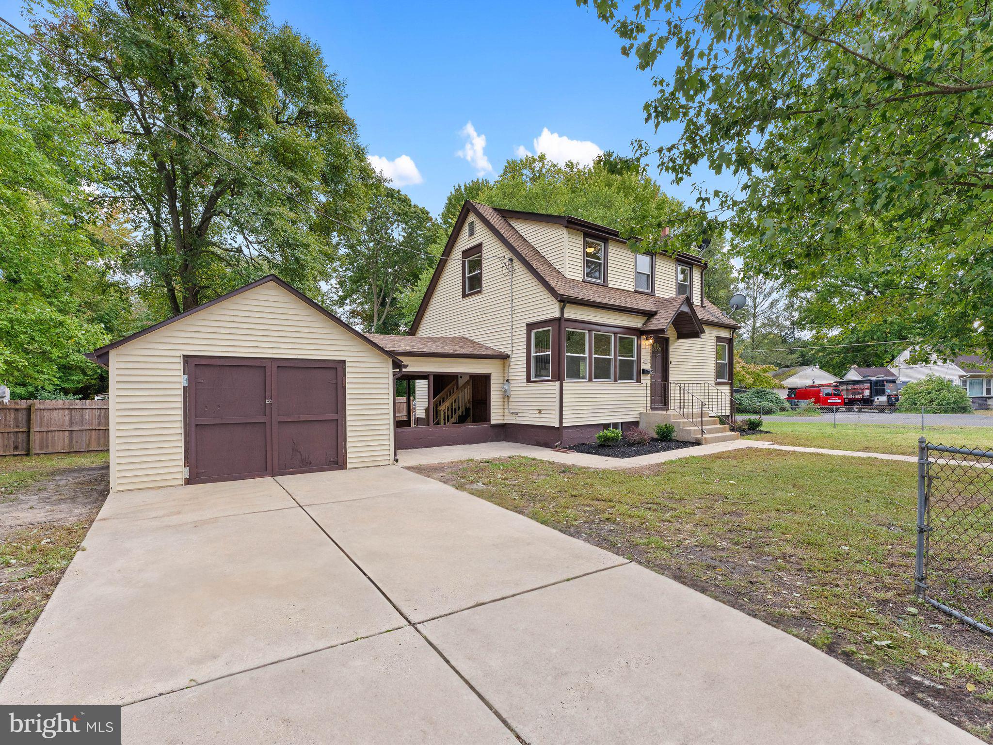 30 Oak Ln, Lindenwold, NJ 08021