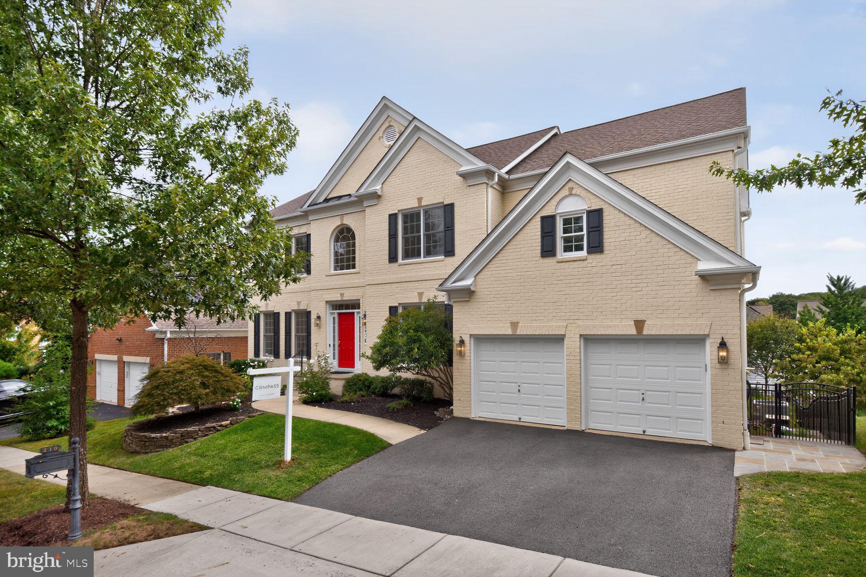 210 Long Trail Ln, Rockville, MD 20850