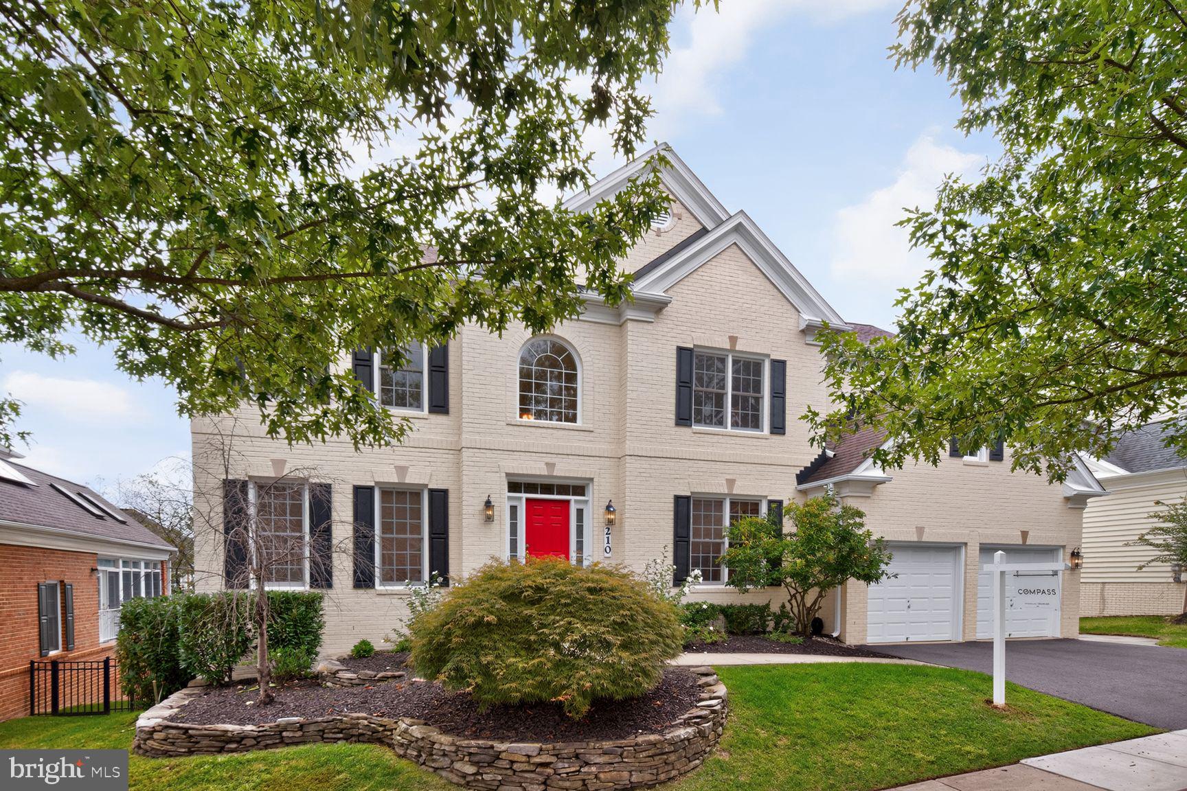 210 Long Trail Ln, Rockville, MD 20850 photo