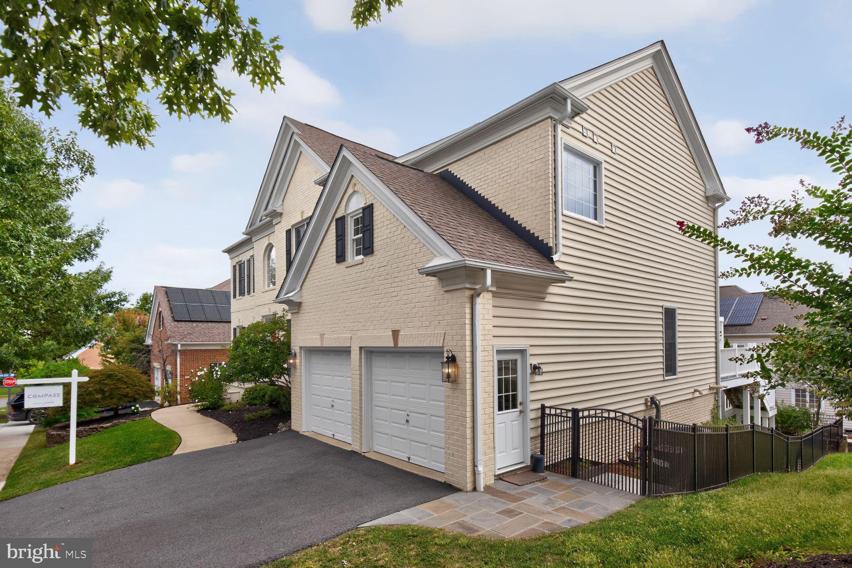 210 Long Trail Ln, Rockville, MD 20850 photo