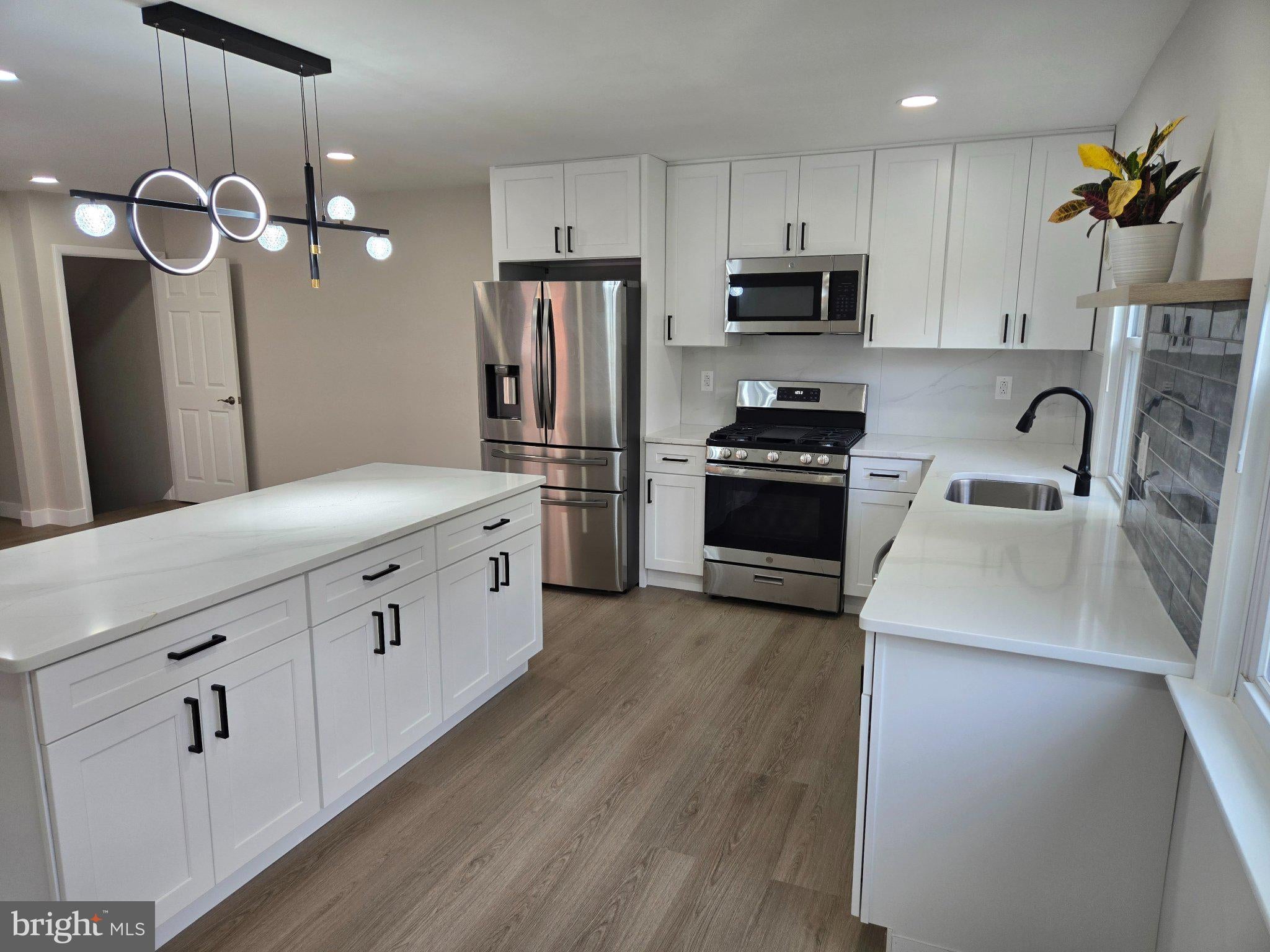839 W Bells Mill Rd, Philadelphia, PA 19128 photo