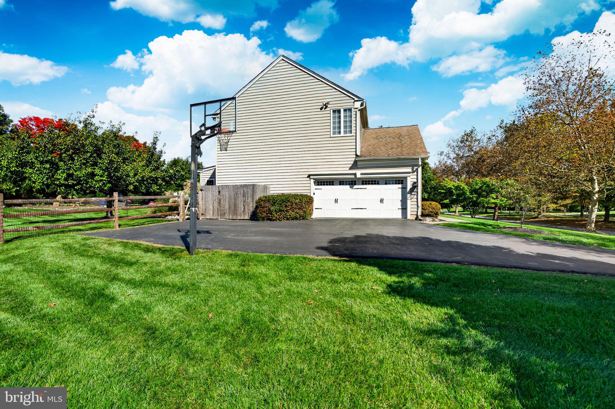104 Trotters Dr, Phoenixville, PA 19460 photo