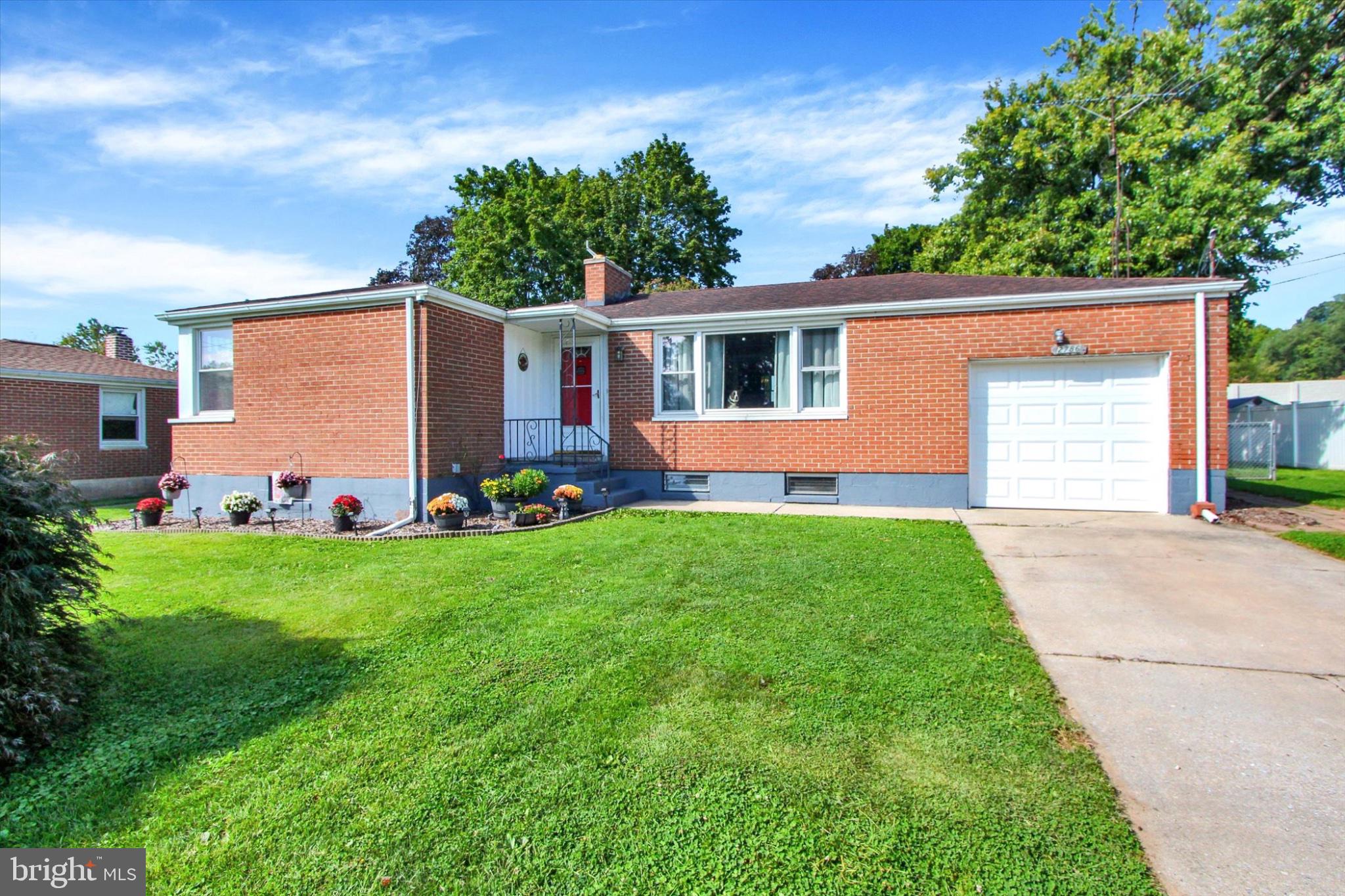 2786 Clearbrook Blvd, York, PA 17406
