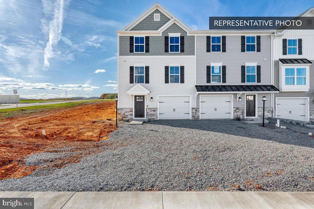 1029 Ellie Ln, Harrisburg, PA 17112