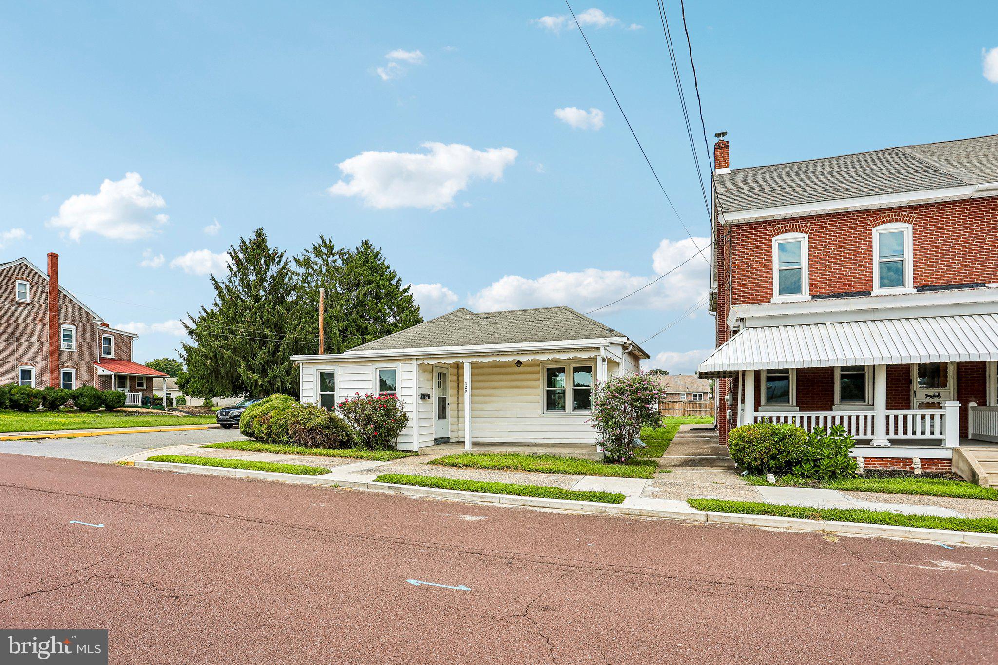 427 W Race St, Pottstown, PA 19464 photo