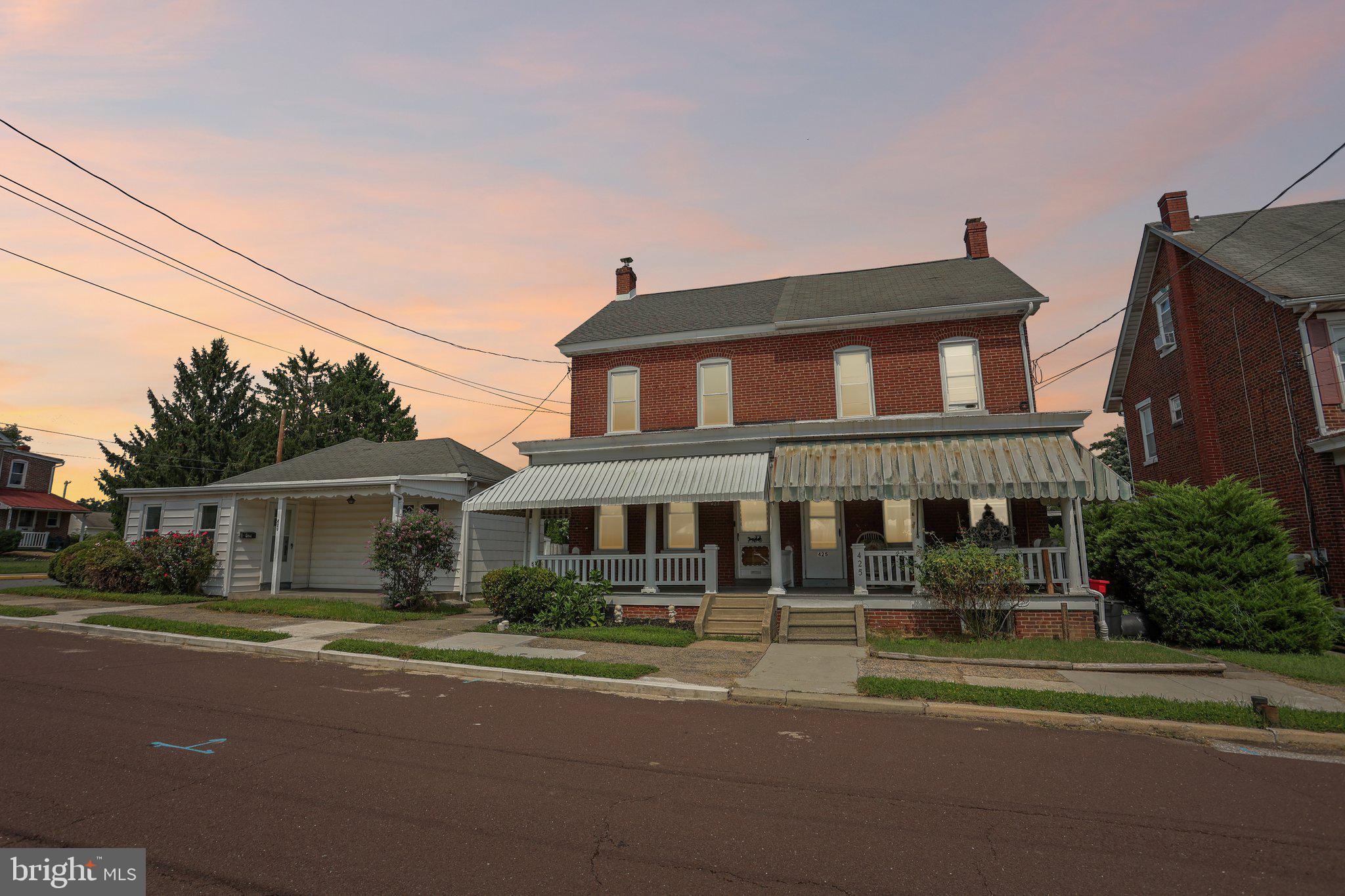 427 W Race St, Pottstown, PA 19464 photo