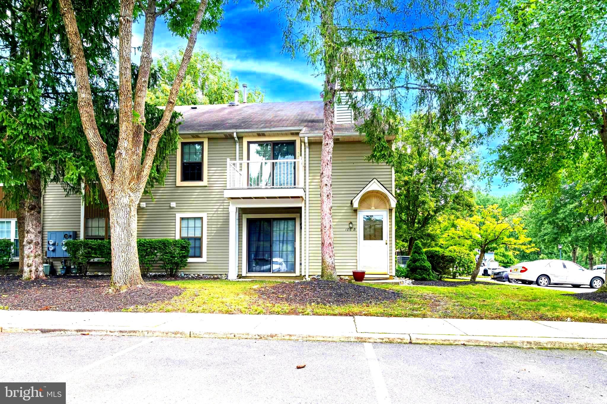 186 B Collin Ct, Mount Laurel, NJ 08054