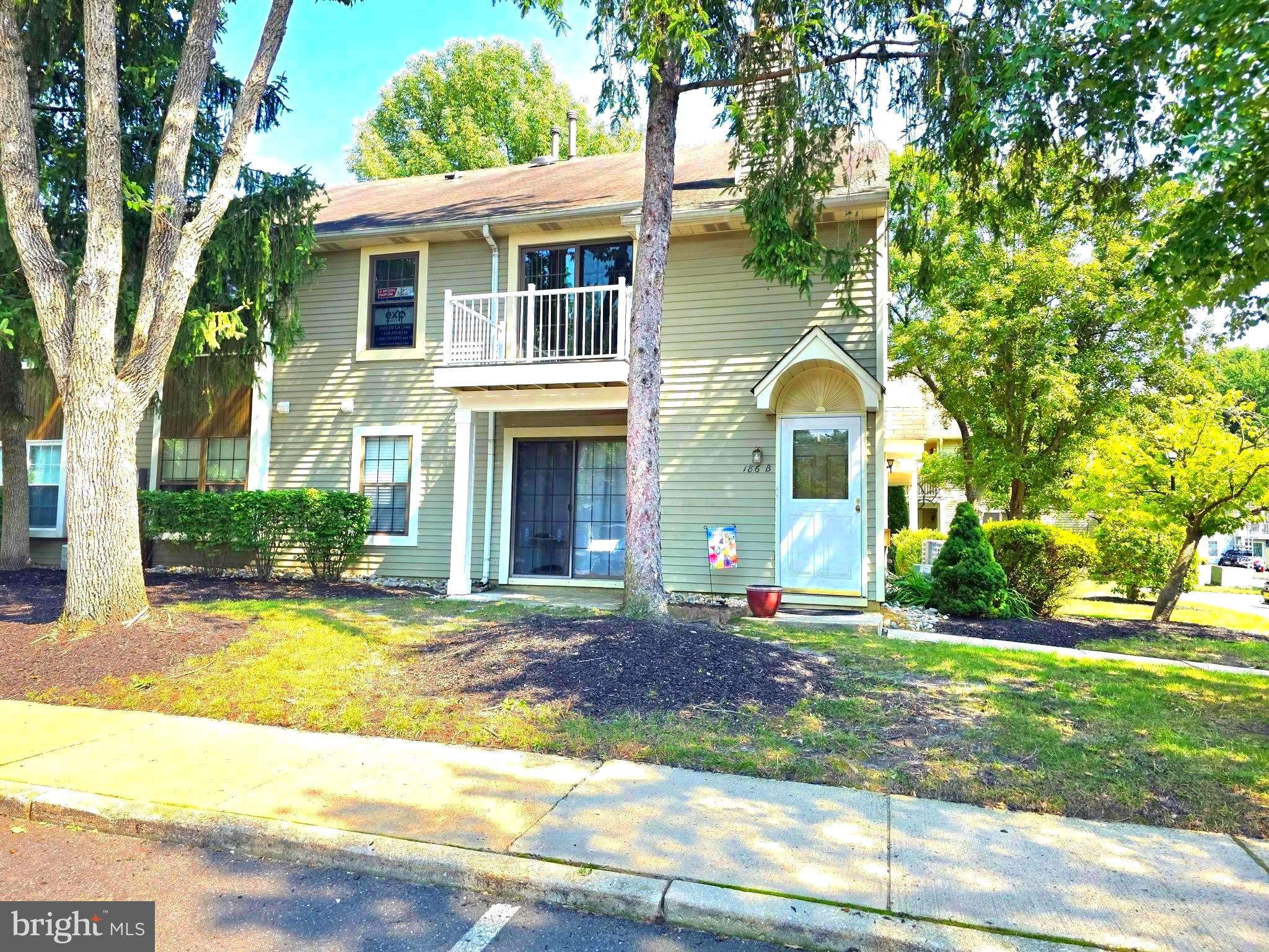 186 B Collin Ct, Mount Laurel, NJ 08054 photo