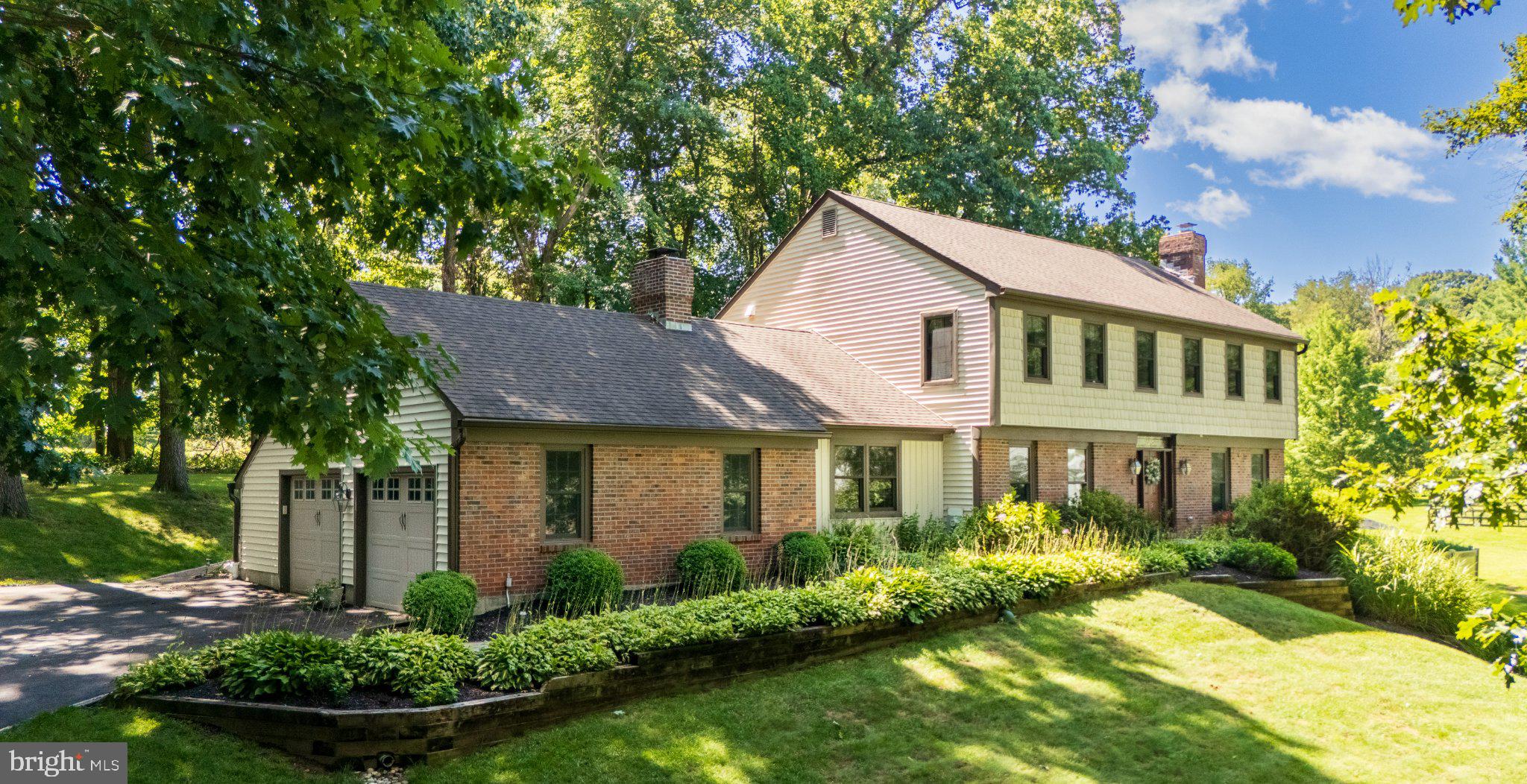 816 Nathan Hale Dr, West Chester, PA 19382