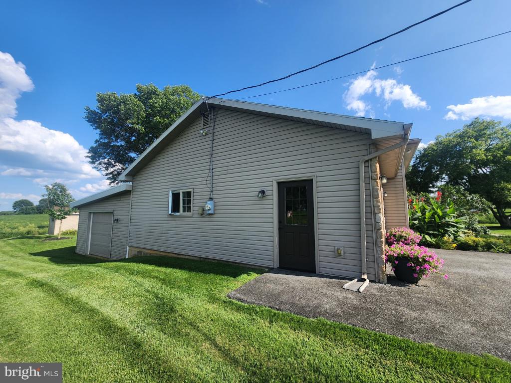 326 Pinkerton Rd, Mount Joy, PA 17552 photo