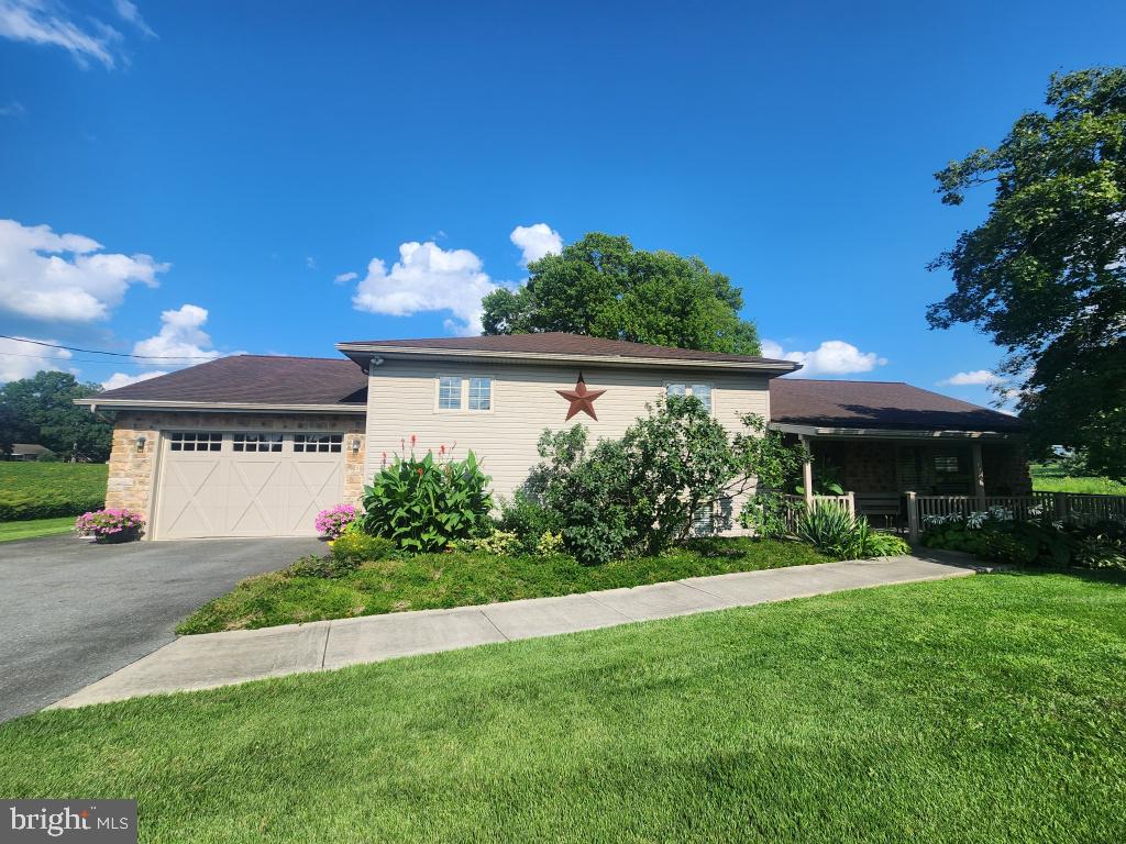 326 Pinkerton Rd, Mount Joy, PA 17552 photo