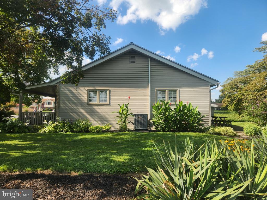 326 Pinkerton Rd, Mount Joy, PA 17552 photo