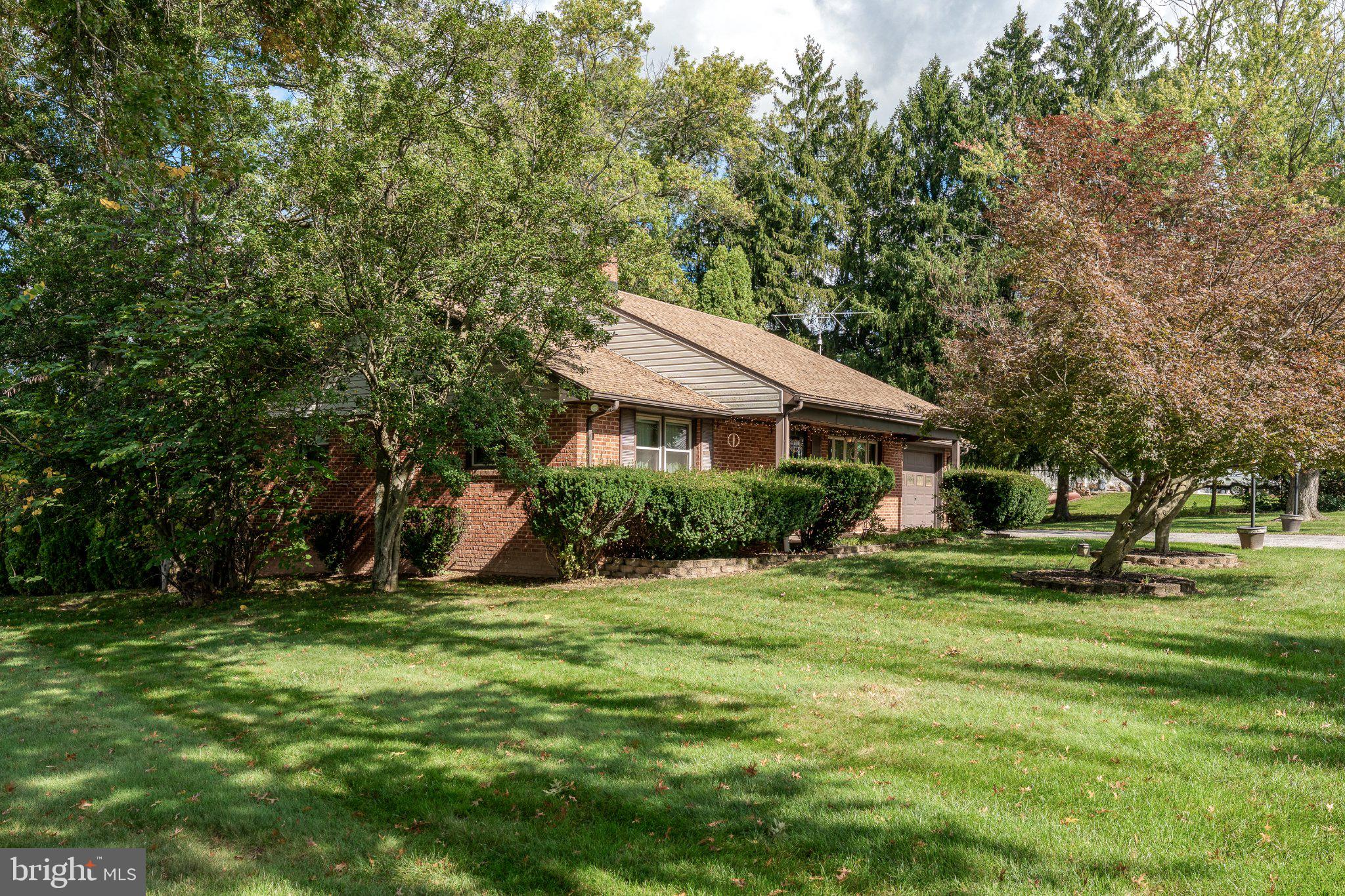 15 Skyline Dr, York, PA 17404 photo