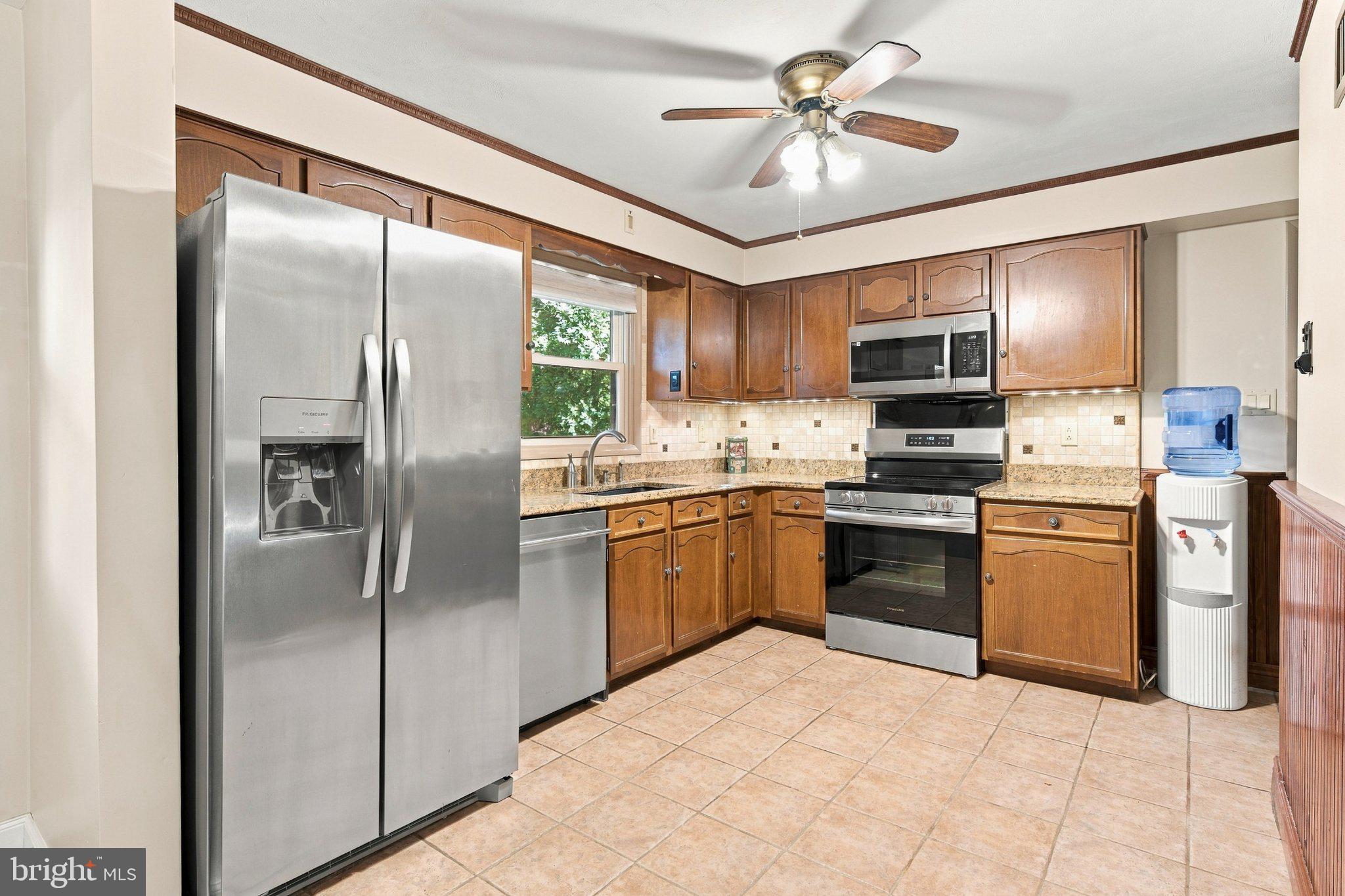 15 Skyline Dr, York, PA 17404 photo