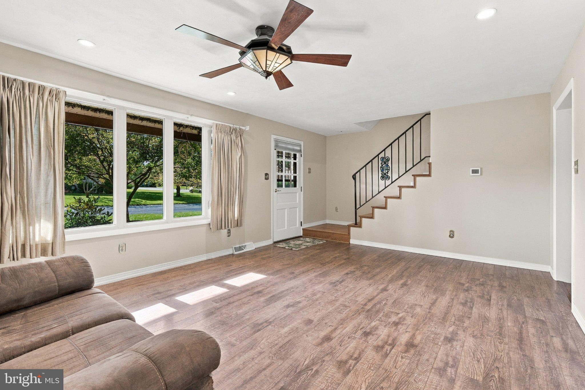 15 Skyline Dr, York, PA 17404 photo