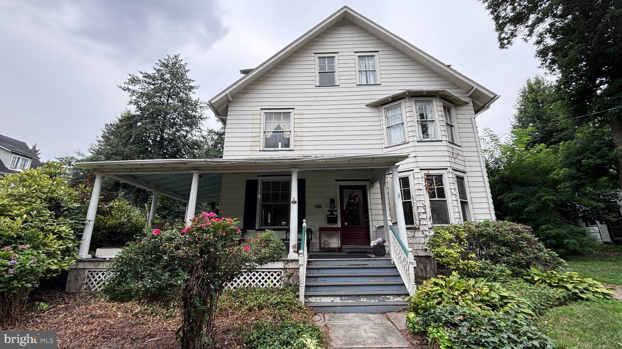102 Main St, Riverton, NJ 08077