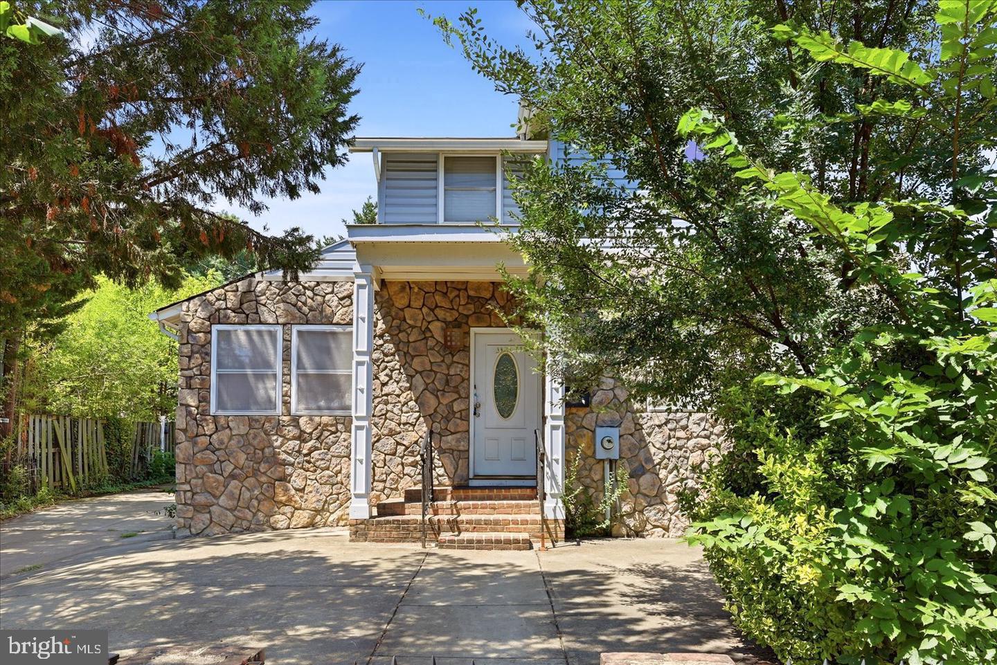 2506 Eads St, Arlington, VA 22202