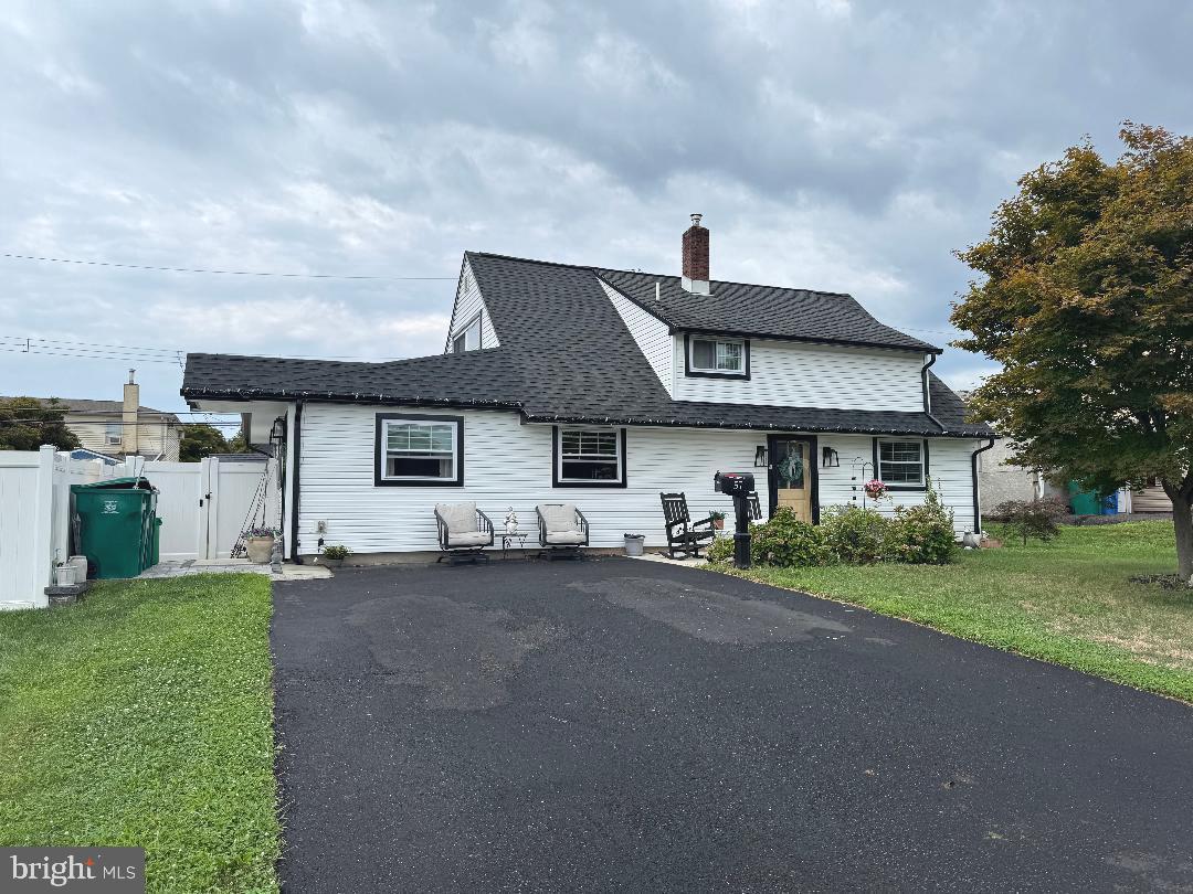 57 Greenbrier Rd, Levittown, PA 19057