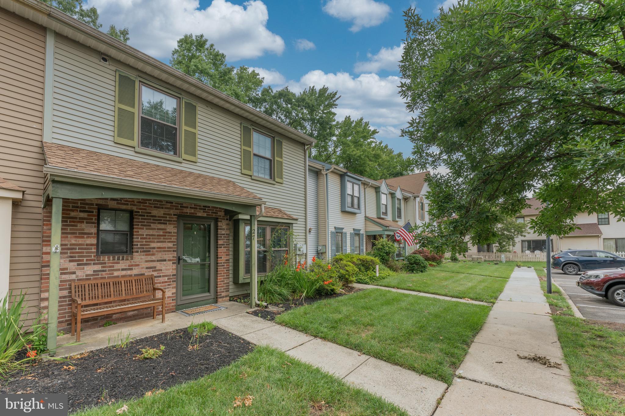 27 Tynemouth Ct, Robbinsville, NJ 08691 photo