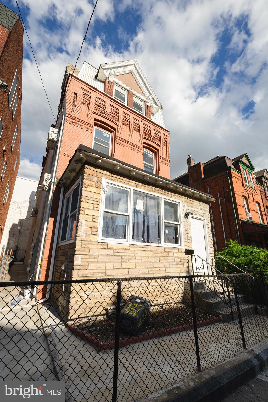 427 33rd St, Philadelphia, PA 19104