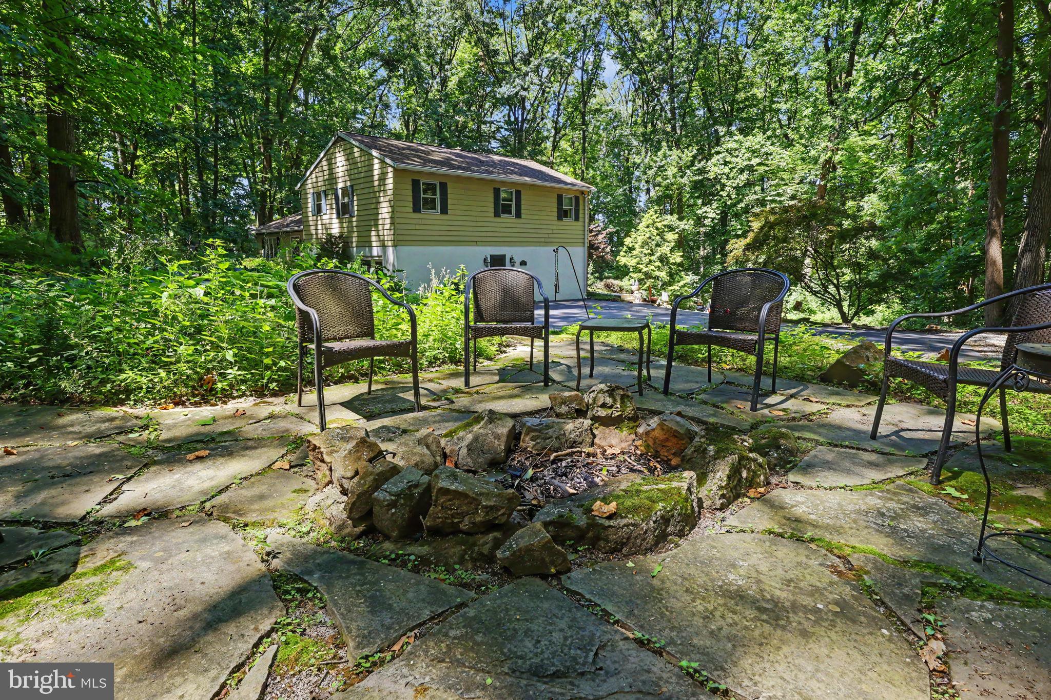 1040 Soffa Rd, East Greenville, PA 18041 photo