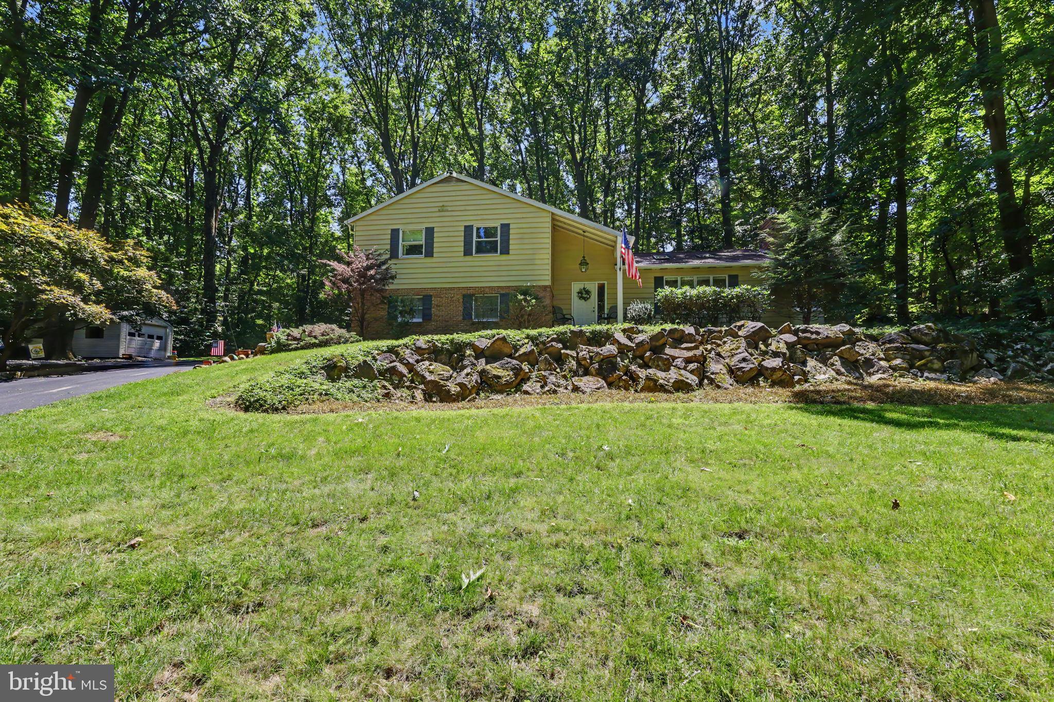 1040 Soffa Rd, East Greenville, PA 18041 photo