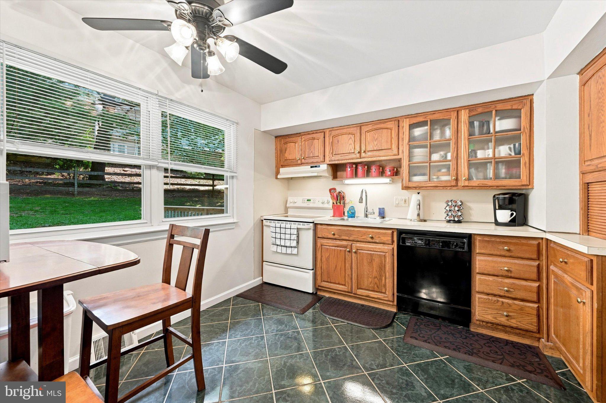 1024 Oak St, Coatesville, PA 19320 photo