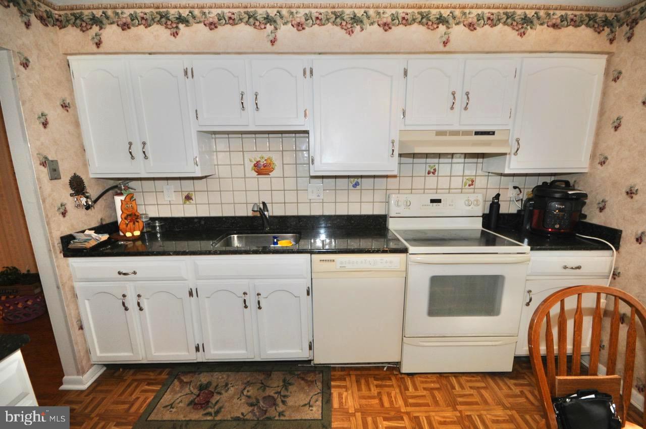 29 Strathmore Dr, Cherry Hill, NJ 08003 photo